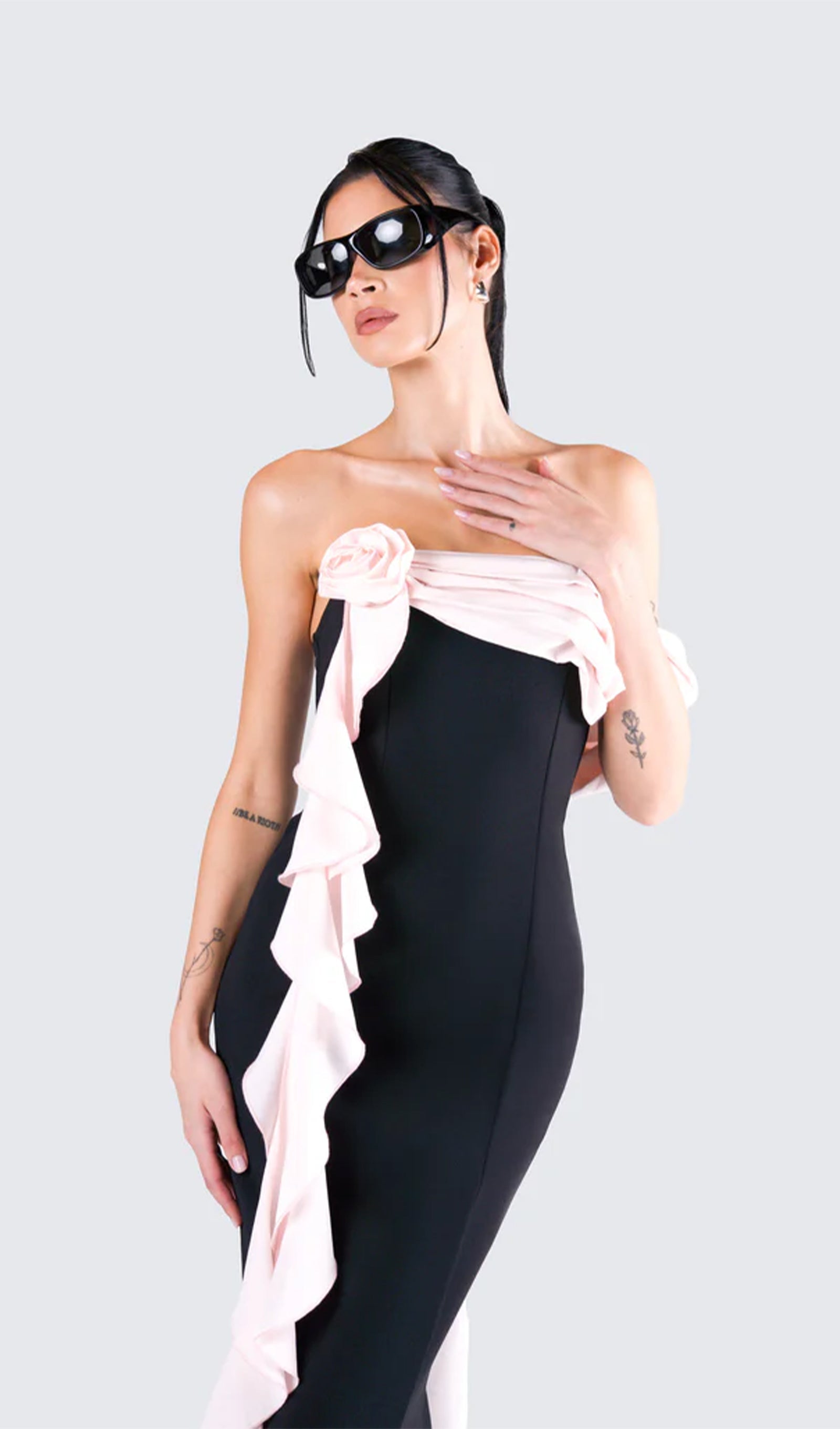 Siyah Dökümlü Maksi Elbise