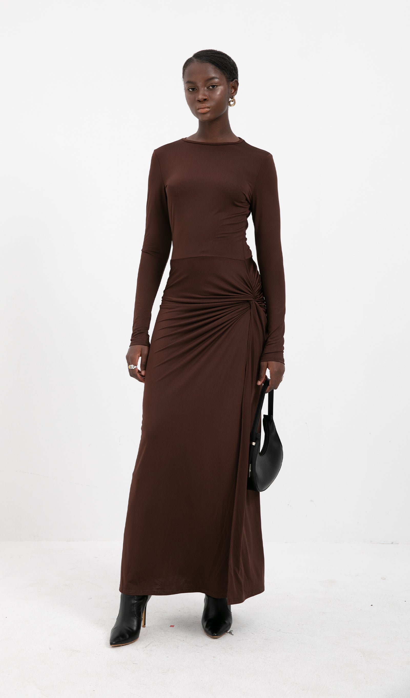 Trendy Dökümlü Jersey Yırtmaçlı Maksi Elbise-Kahverengi