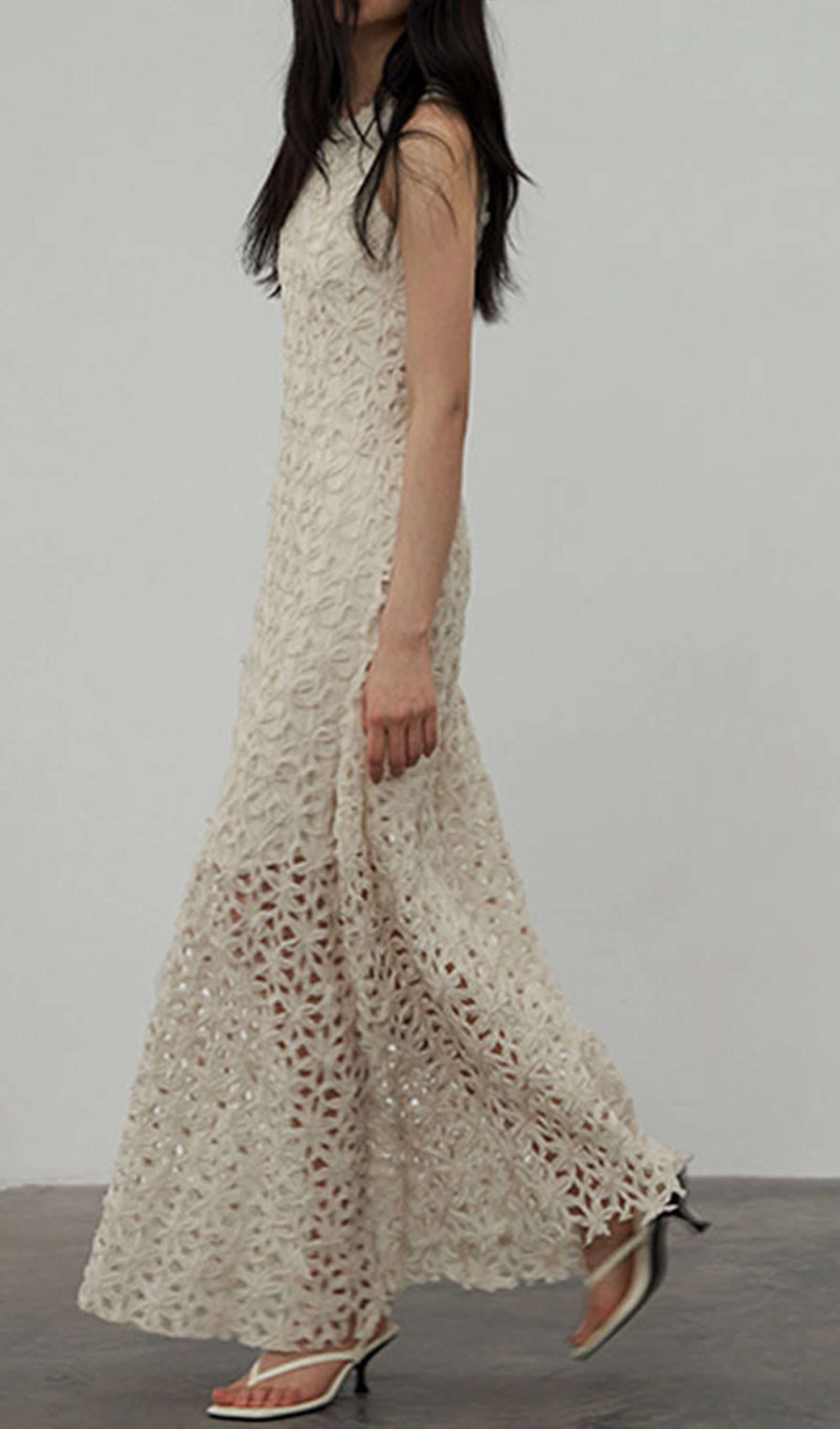 Kolsuz Dokulu İçi Boş Midi Elbise