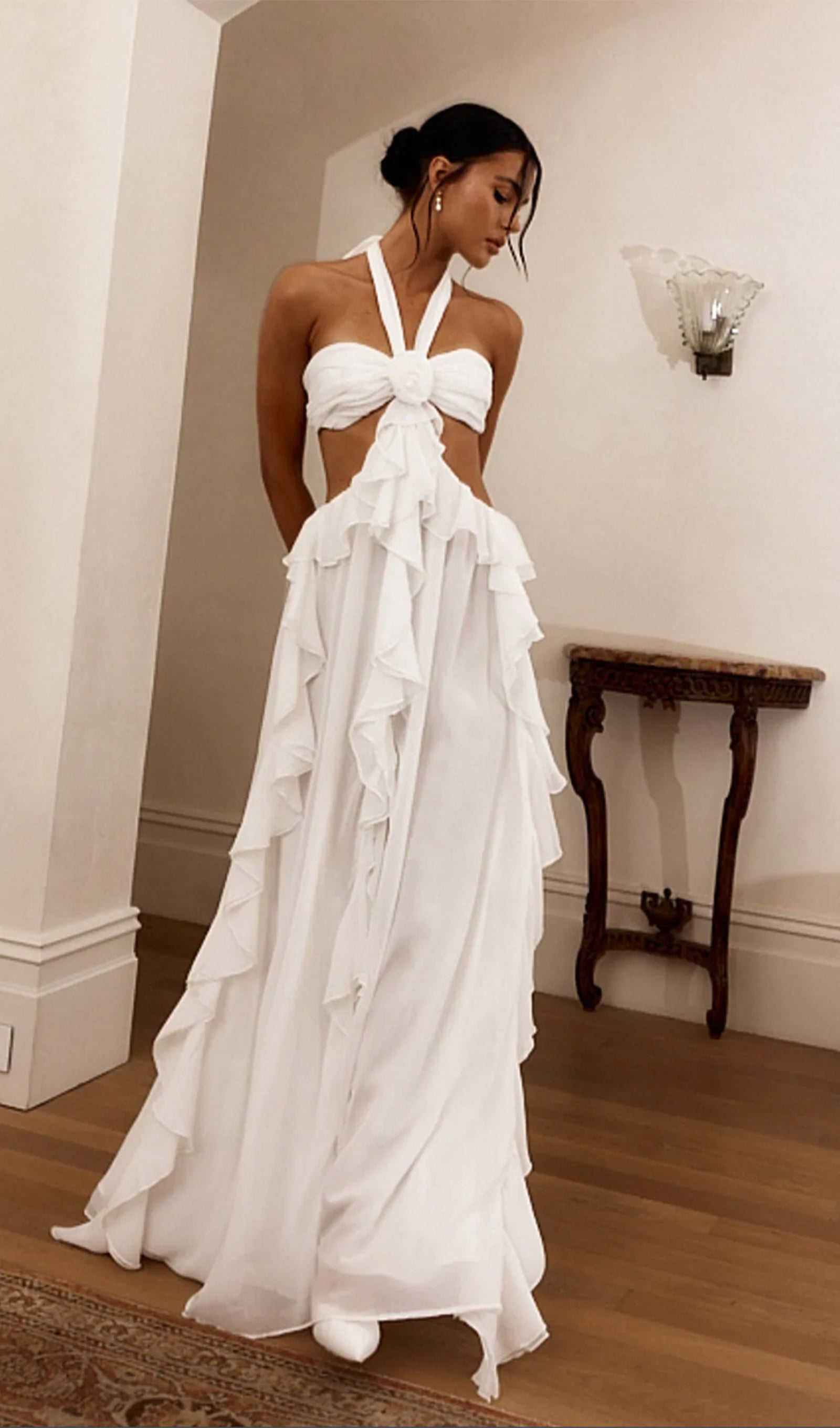 Halter Kesimli Fırfırlı Maksi Elbise