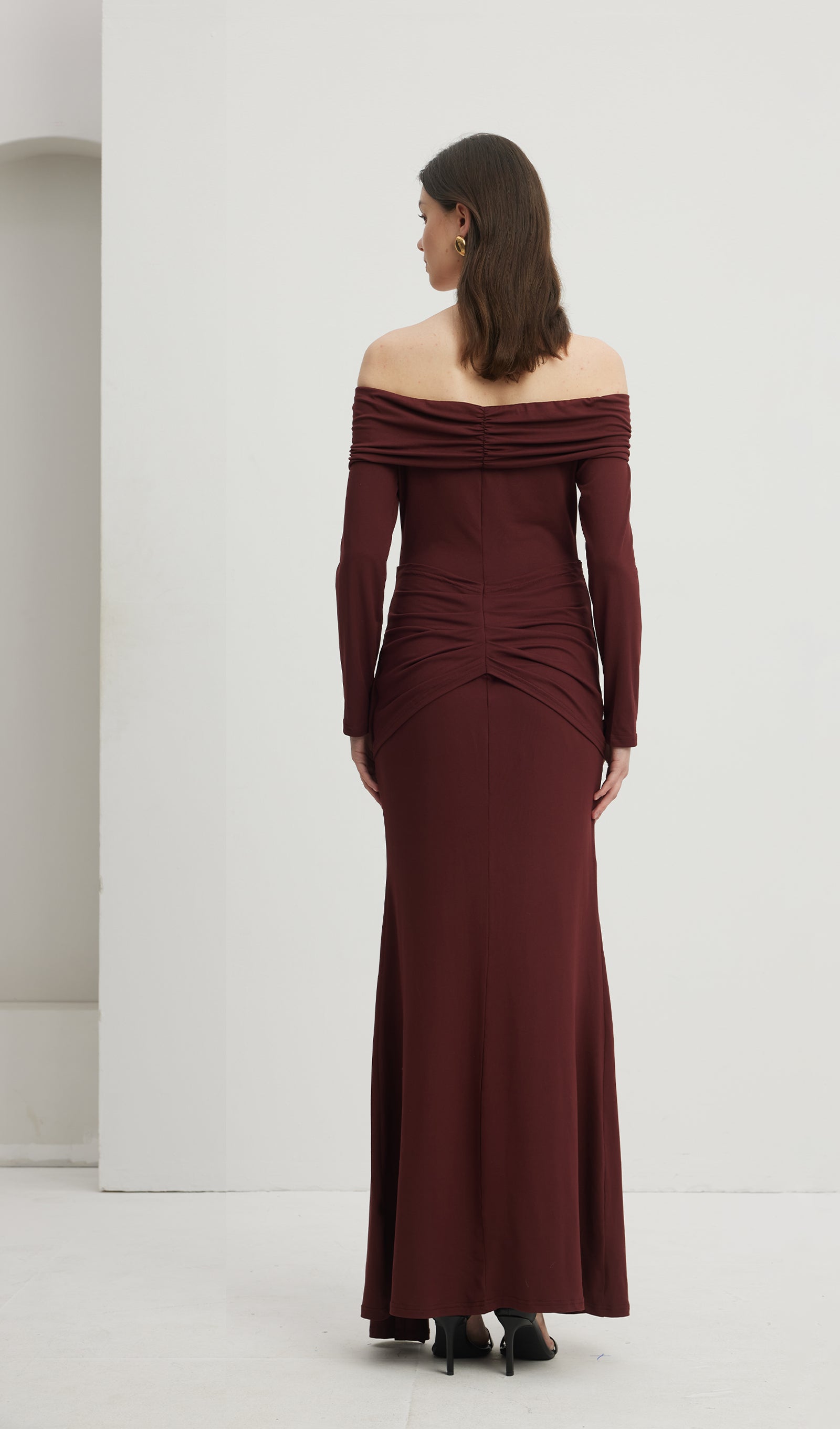 Kapalı Omuz Fırfırlı Maksi Elbise Kırmızımsı Kahverengi