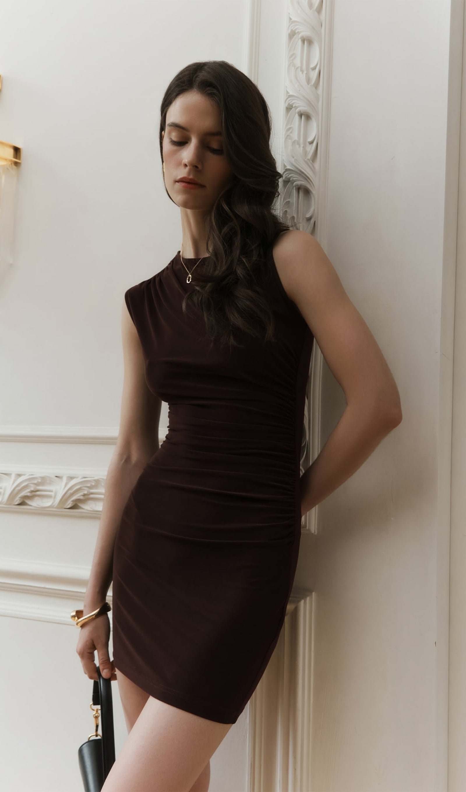 Asimetrik Omuz Geniş Bantlı Mini Elbise