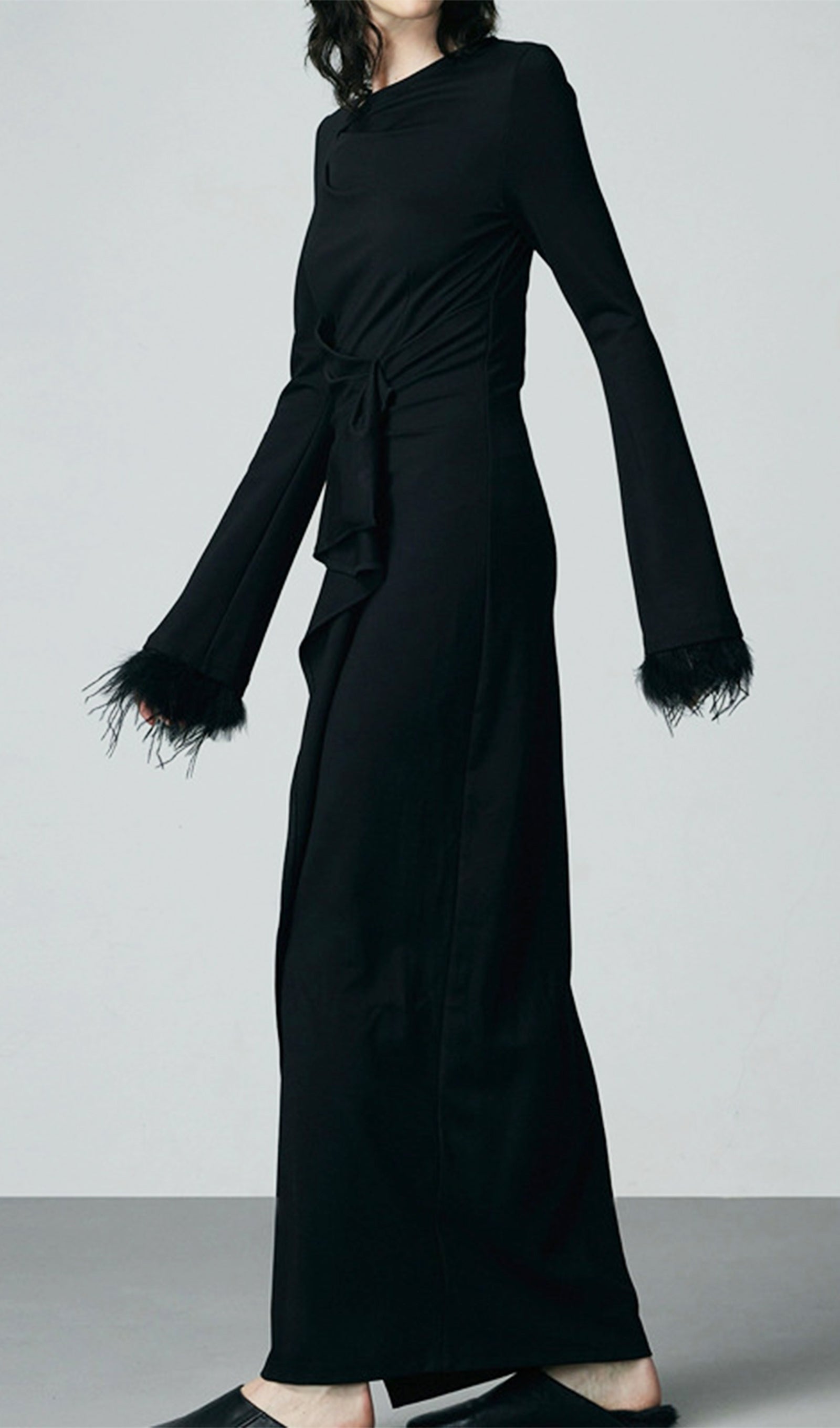 Tüy Manşetli Streç Krep Maksi Elbise