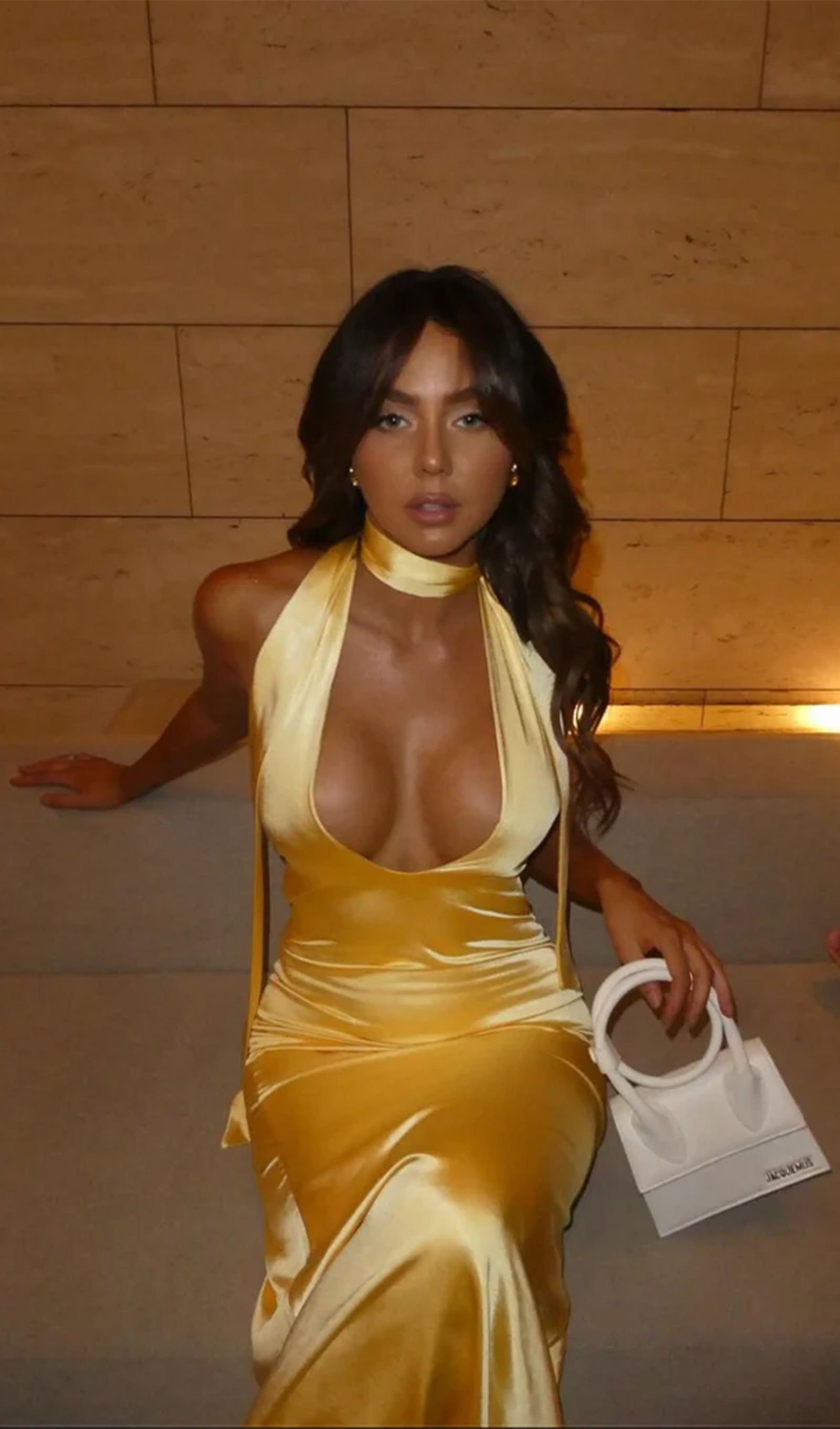 Derin V Yaka Saten Maksi Elbise