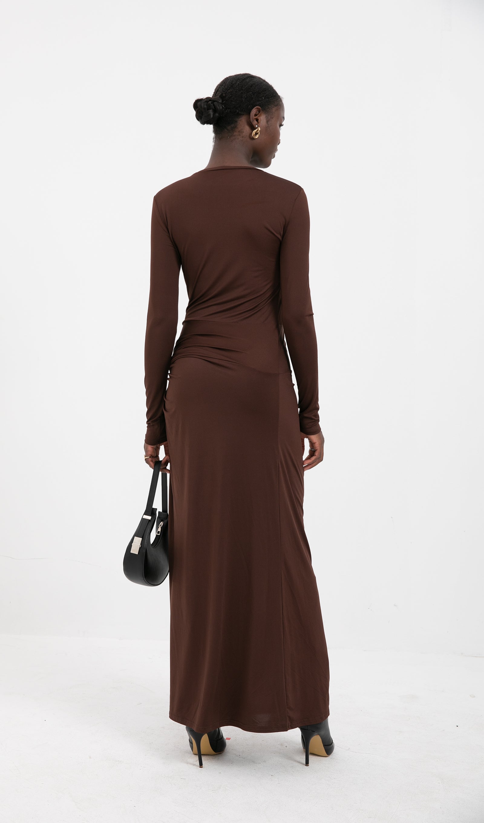 Trendy Dökümlü Jersey Yırtmaçlı Maksi Elbise-Kahverengi