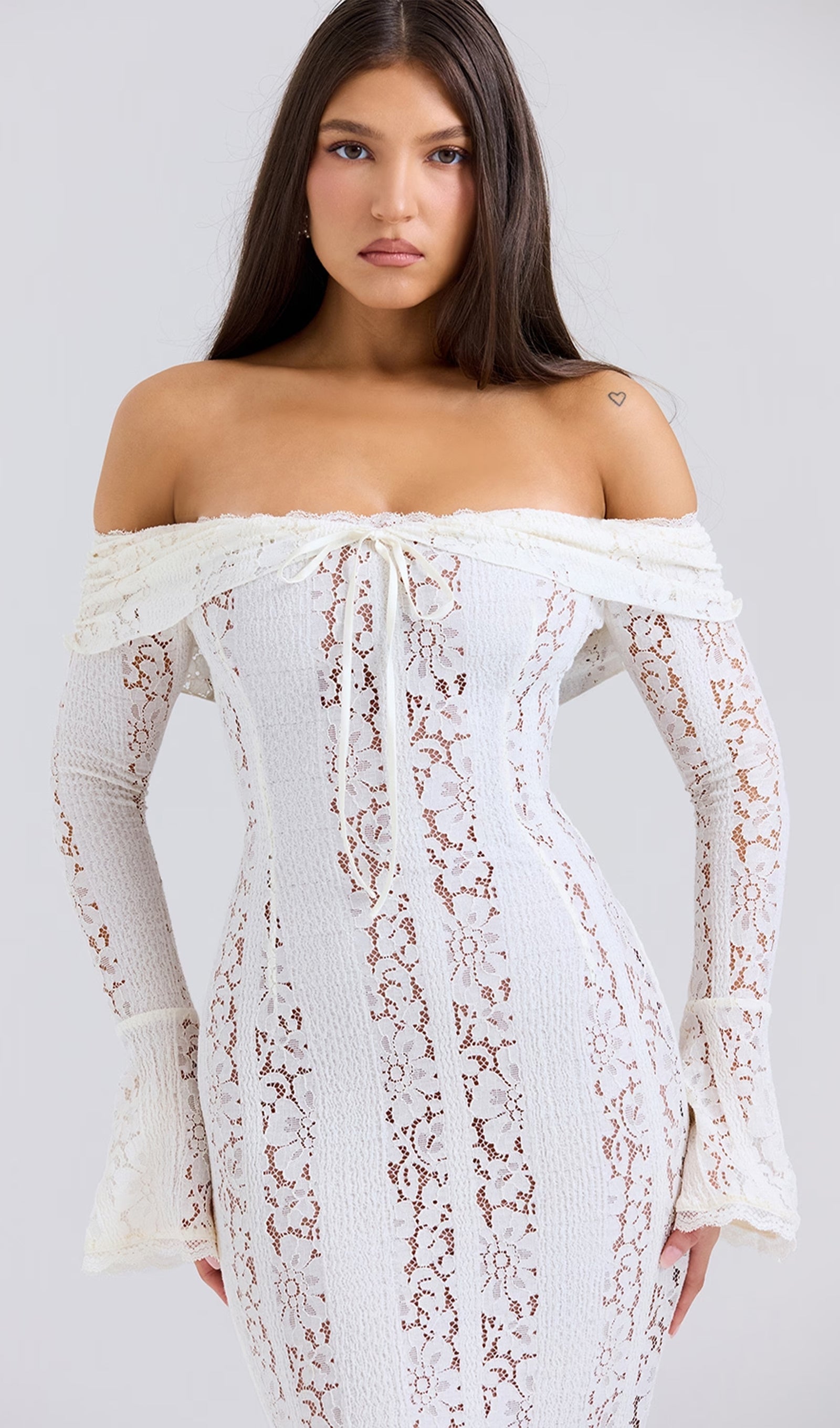 Vintage Çiçekli Dantel Kapalı Omuz Maksi Elbise