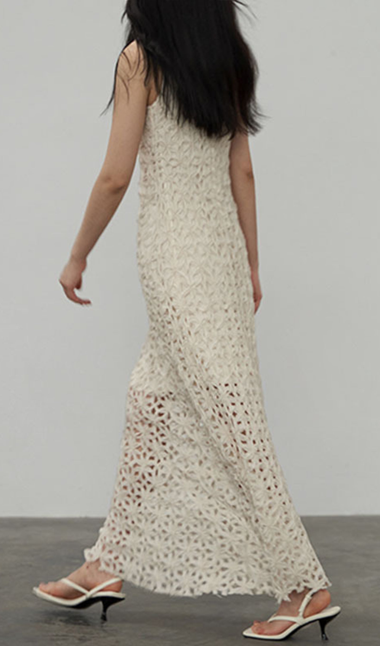 Kolsuz Dokulu İçi Boş Midi Elbise