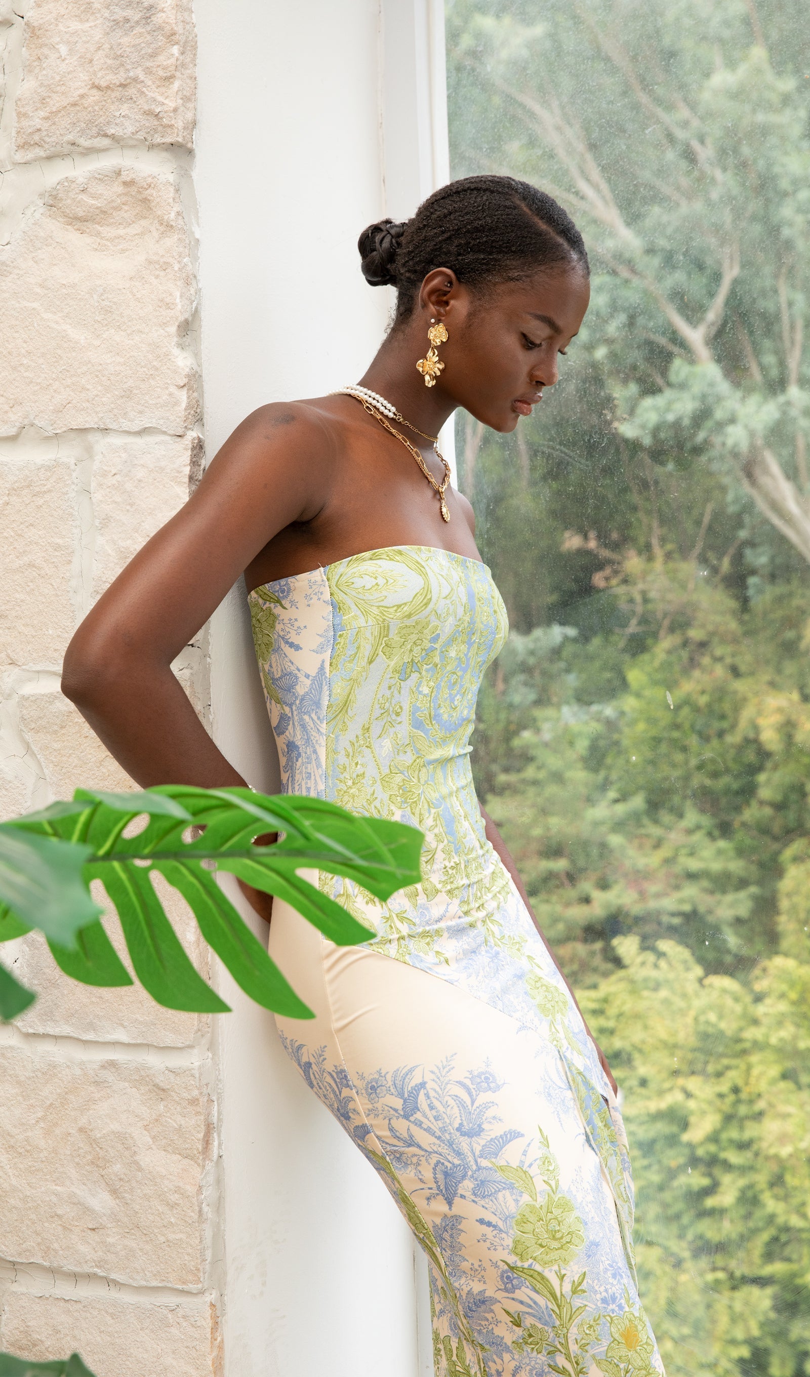 Trendy Baskılı Straplez Yırtmaçlı Midi Elbise