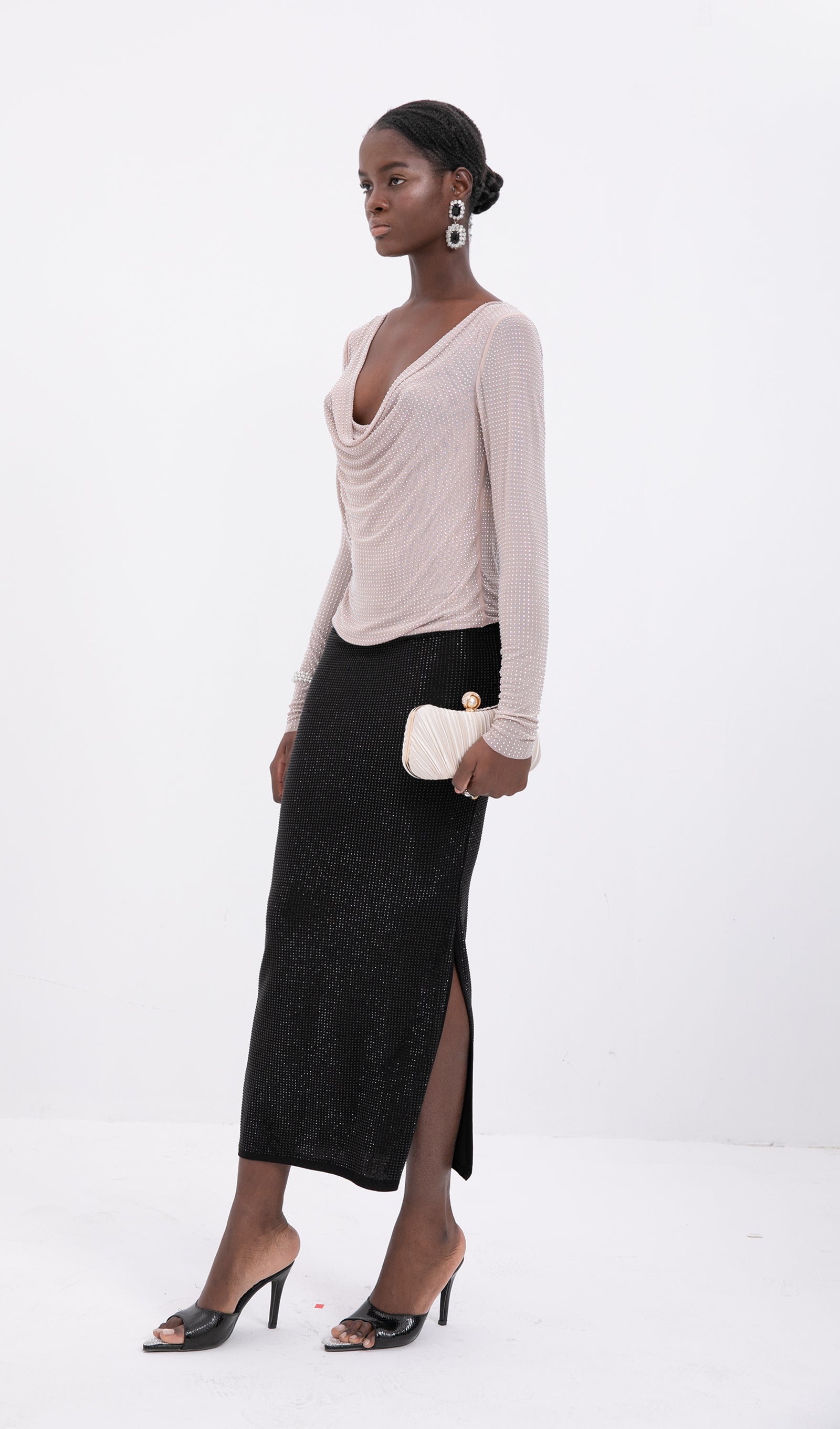 Siyah Tonlu Boncuklu Midi Etek