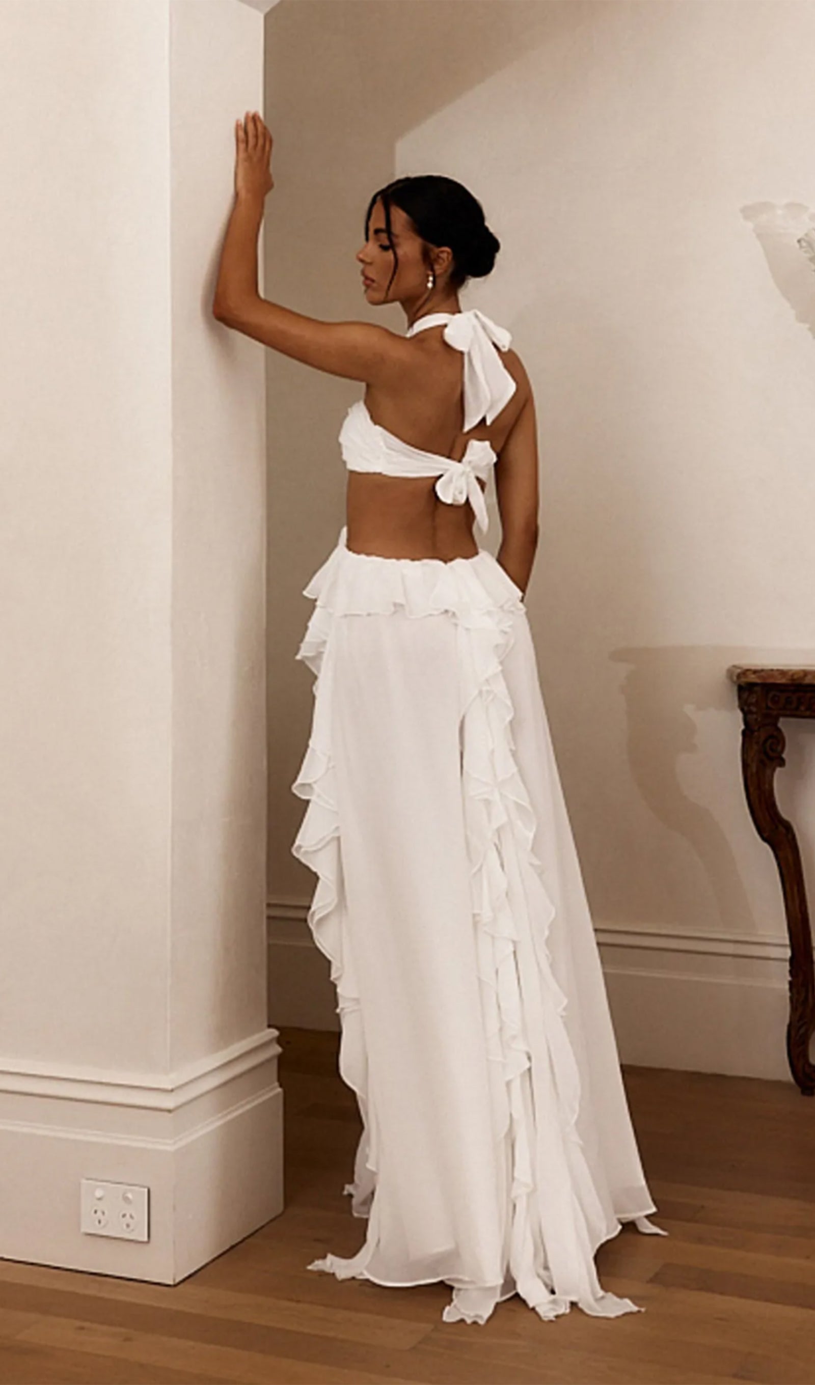 Halter Kesimli Fırfırlı Maksi Elbise