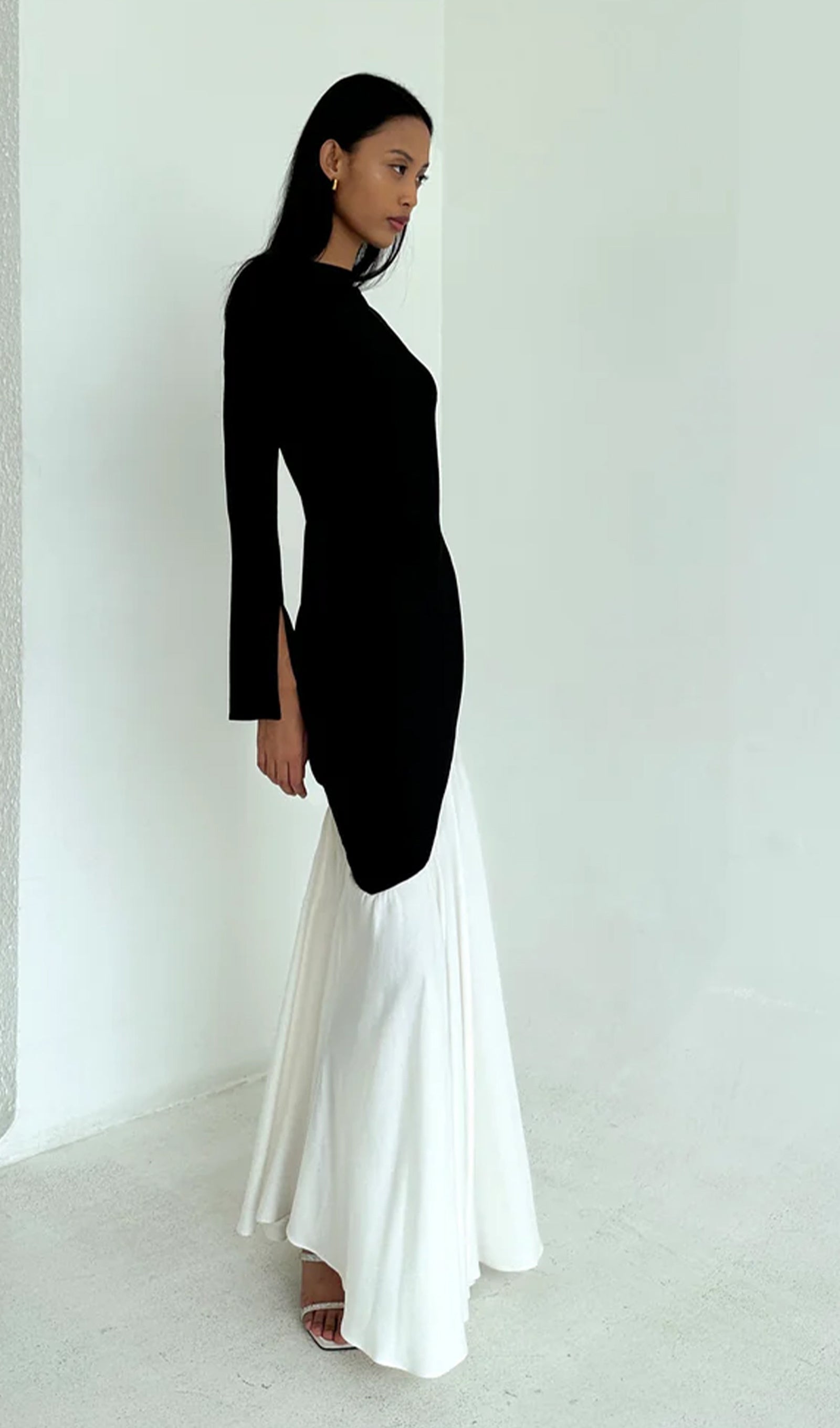 Asimetrik Siyah/Beyaz Colorblock Maksi Elbise