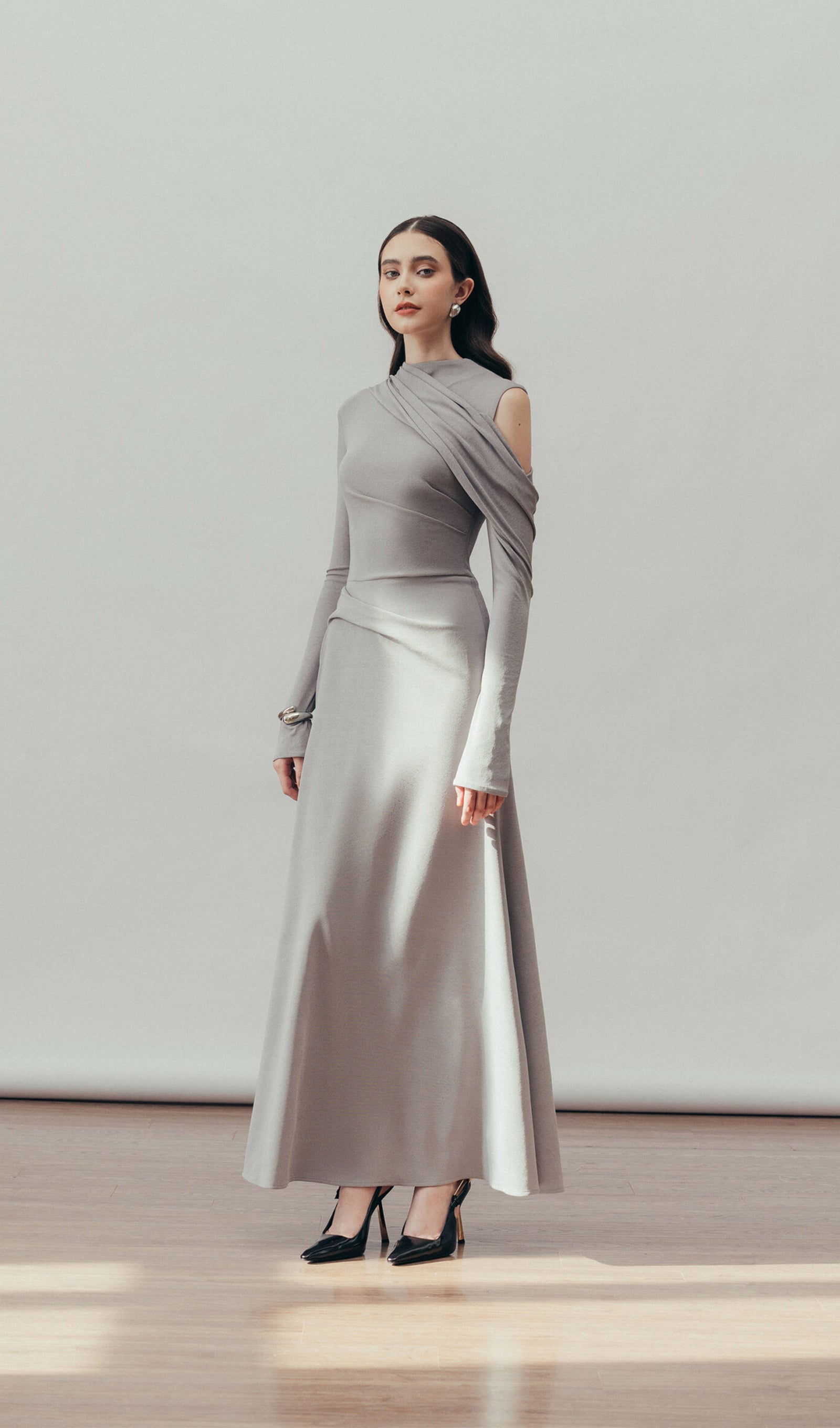 Düz Kesimli Dökümlü Maksi Elbise