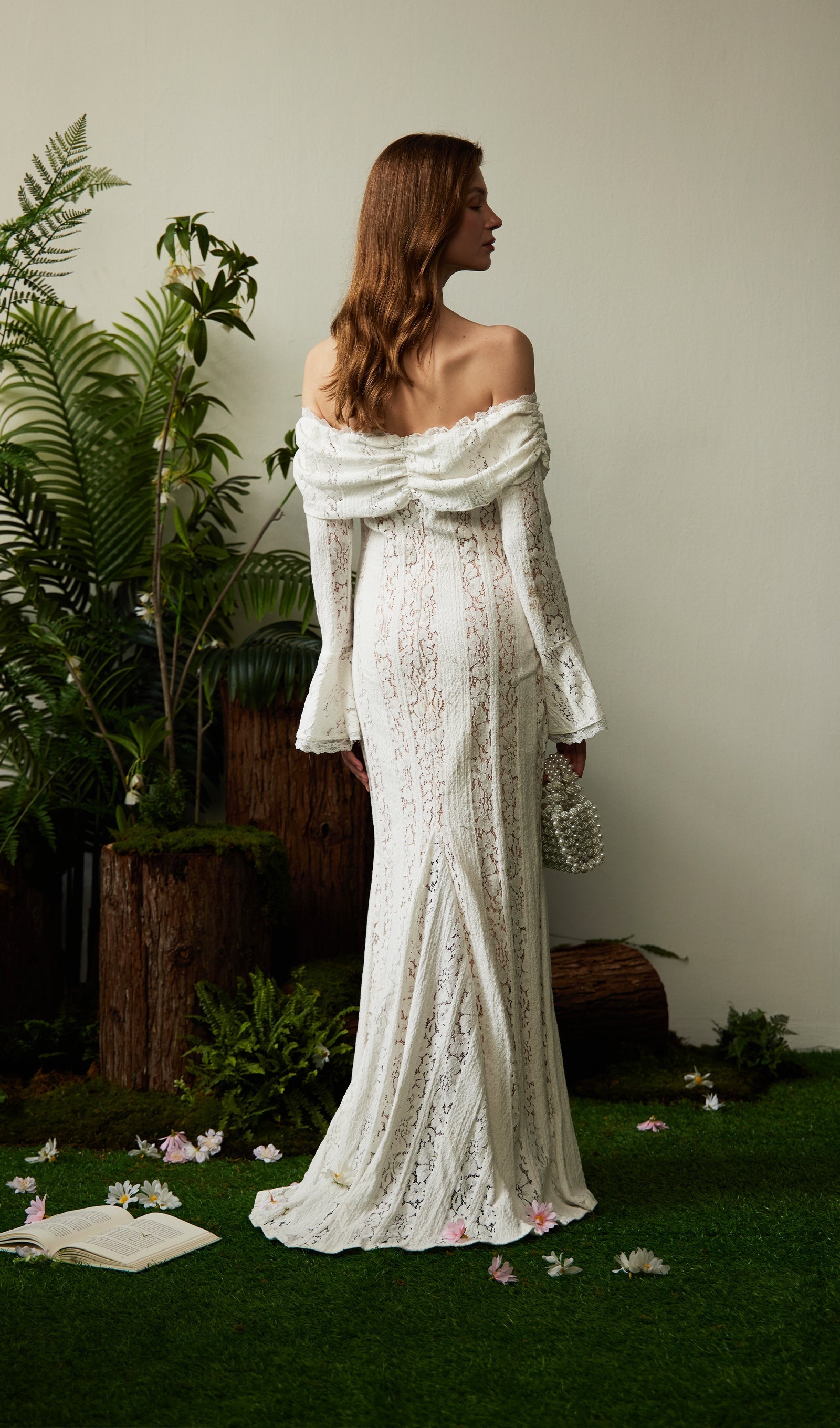 Vintage Çiçekli Dantel Kapalı Omuz Maksi Elbise