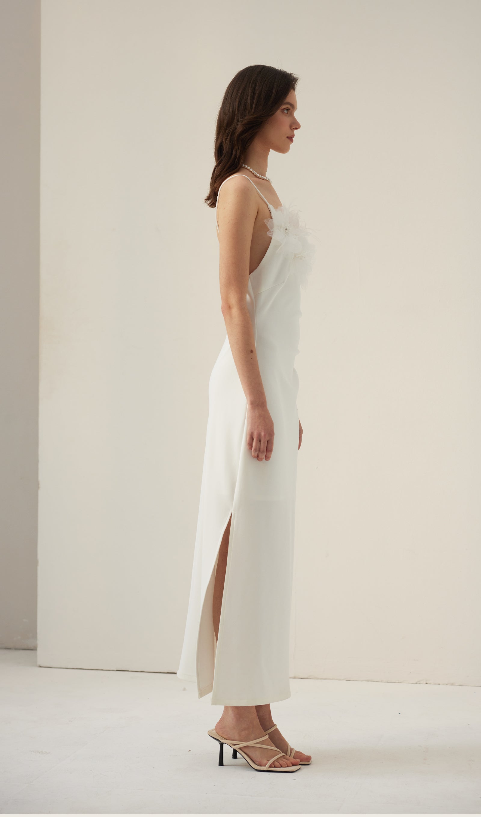 Tüy Süslemeli Slip Midi Elbise