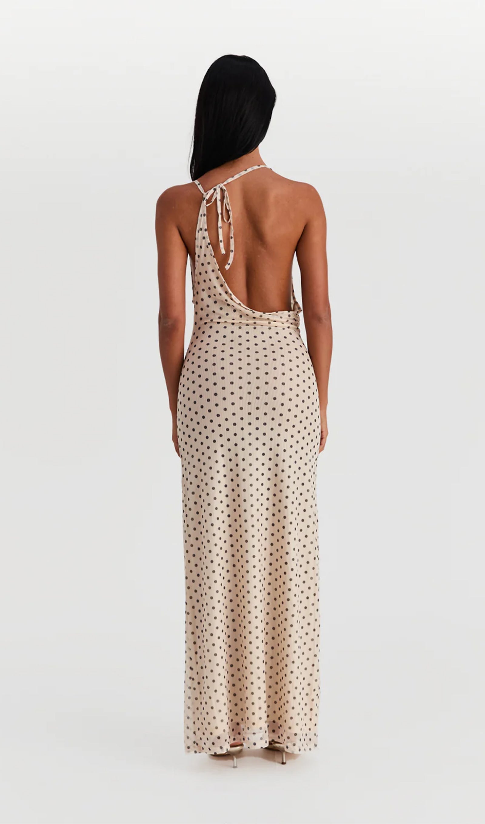 Asimetrik Kukuletalı Puantiyeli Maksi Elbise