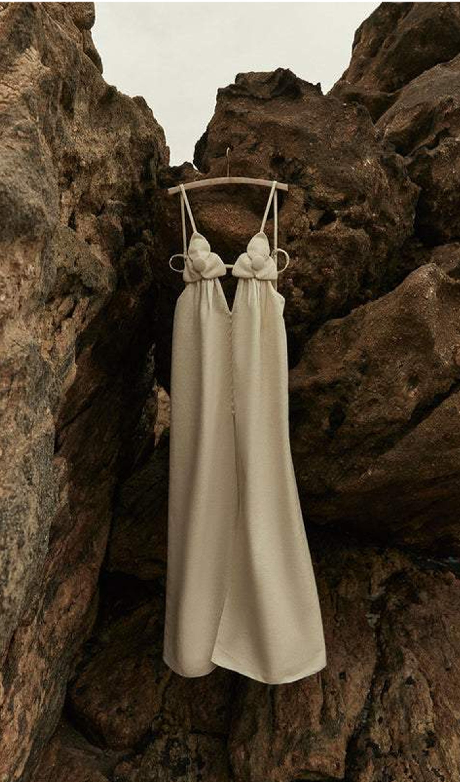 V Yaka Çiçekli Yüksek Yırtmaçlı Maksi Elbise