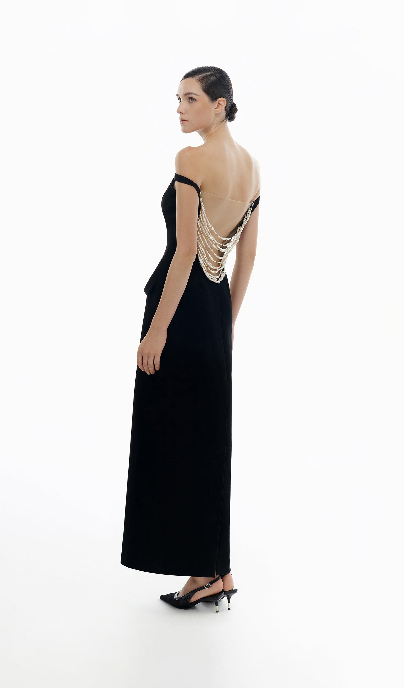 Kapalı Omuz Sırtı Açık Midi Elbise