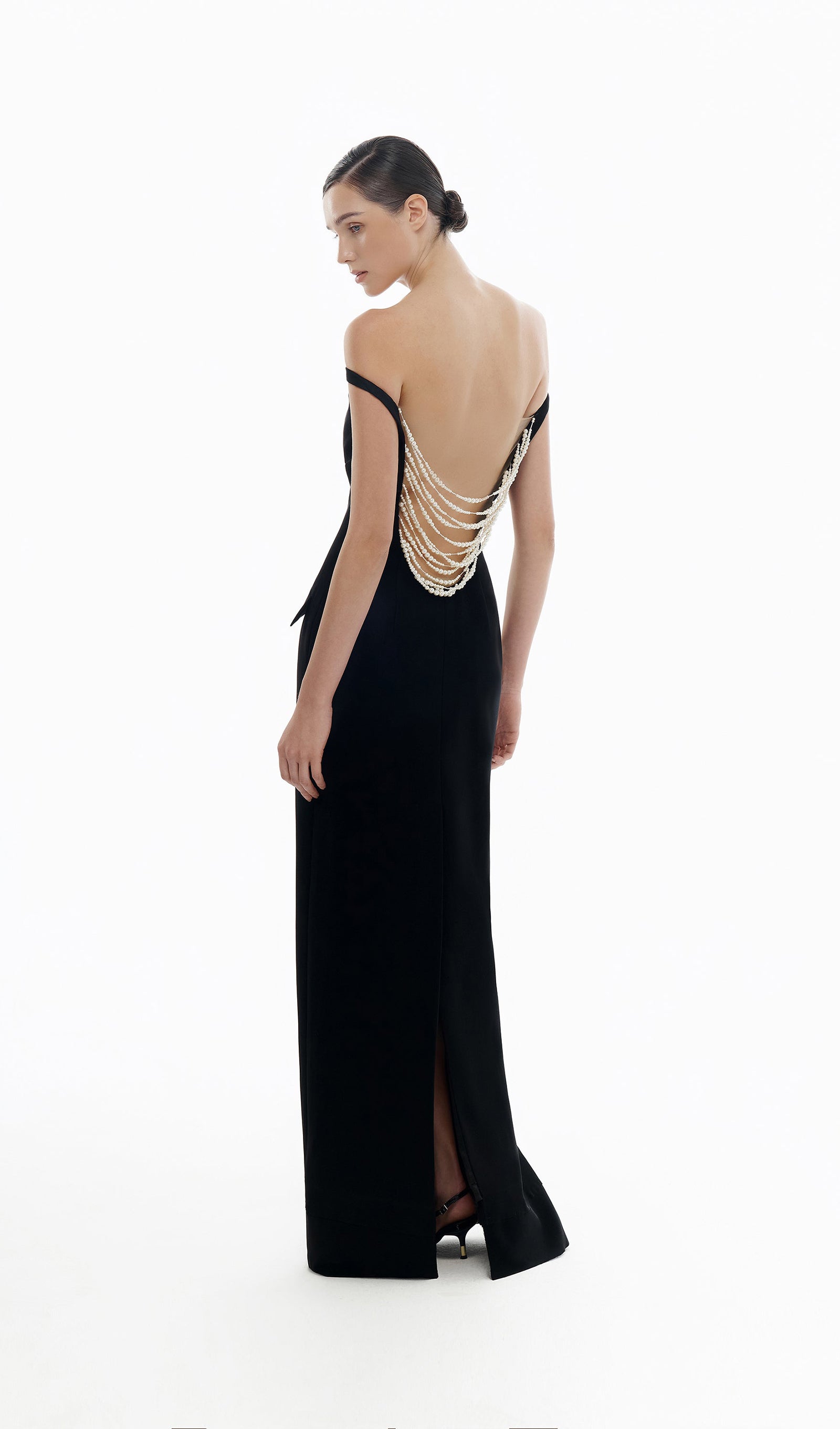 Kapalı Omuz Sırtı Açık Midi Elbise