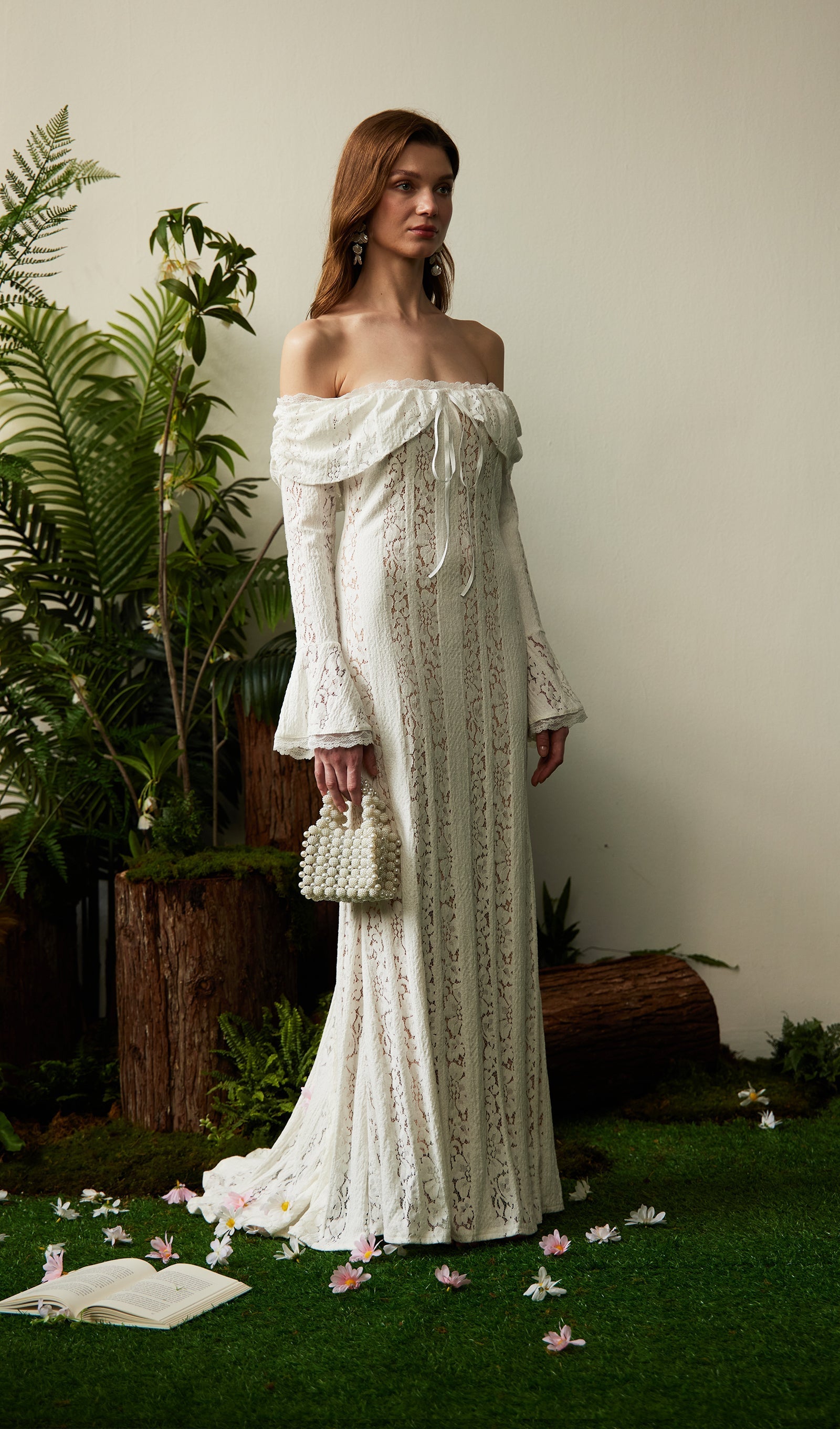 Vintage Çiçekli Dantel Kapalı Omuz Maksi Elbise