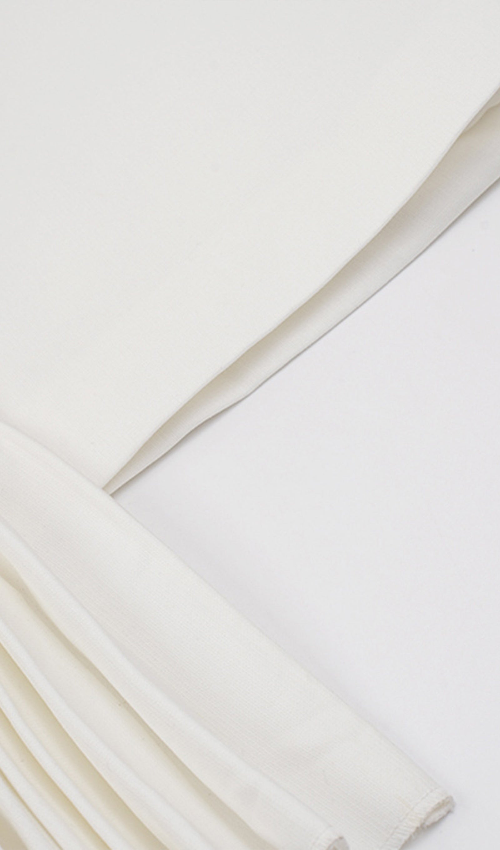 Düz Beyaz Fırfırlı Midi Elbise