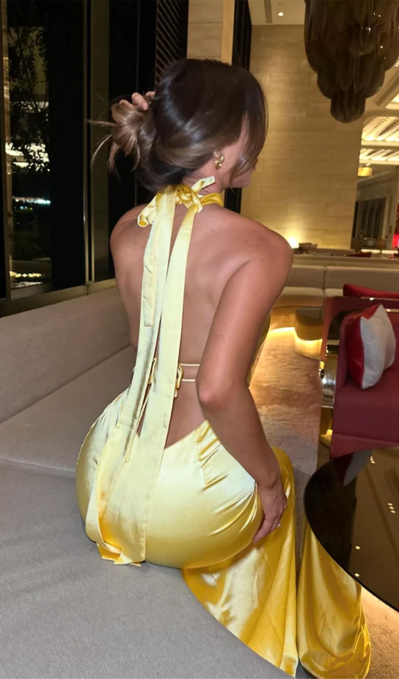 Derin V Yaka Saten Maksi Elbise