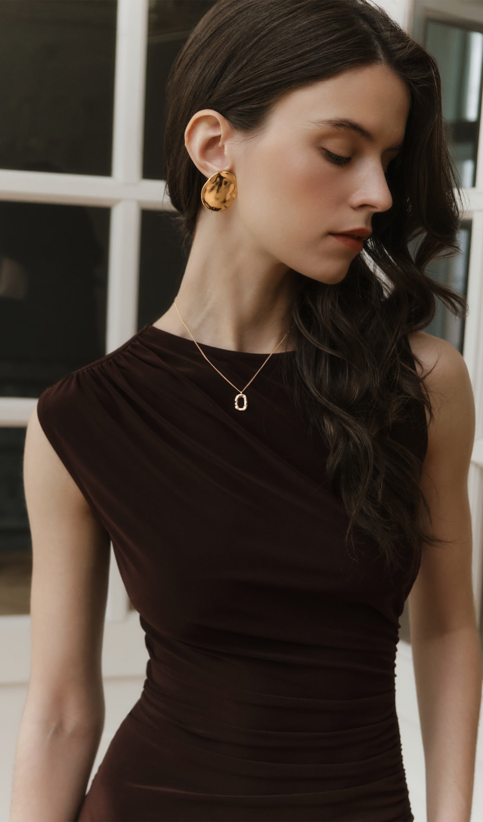 Asimetrik Omuz Geniş Bantlı Mini Elbise