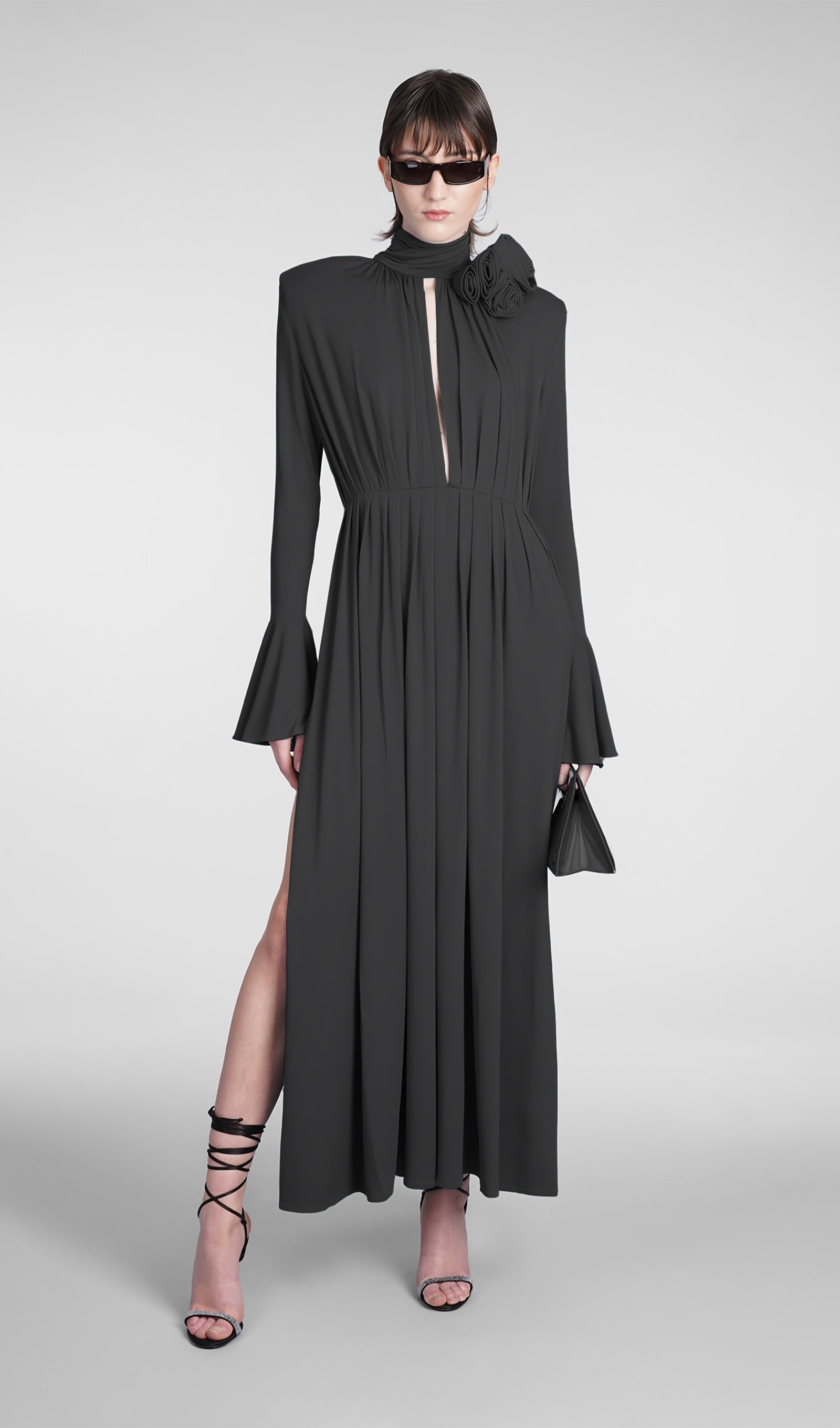 Çiçek V Yaka Pileli Yırtmaçlı Maksi Elbise-Siyah