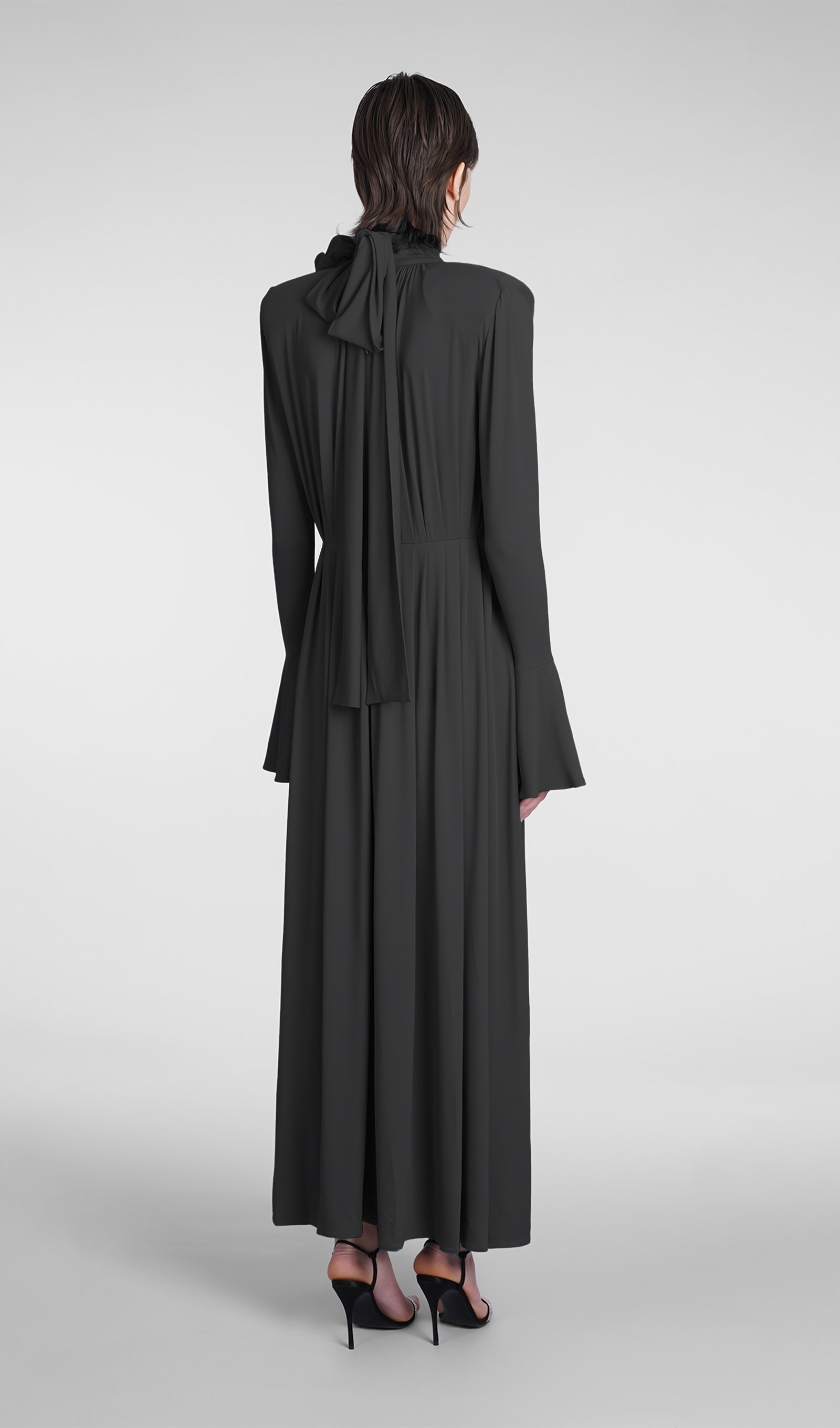 Çiçek V Yaka Pileli Yırtmaçlı Maksi Elbise-Siyah