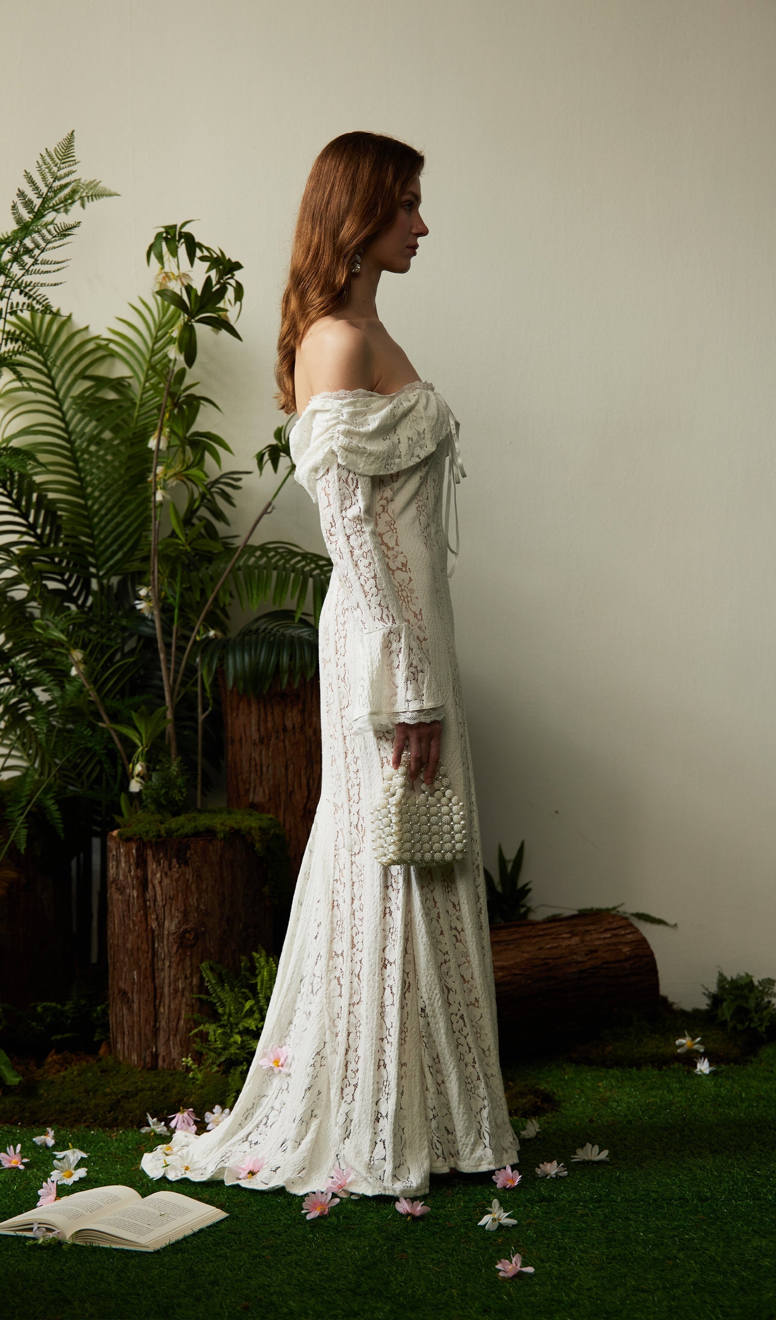 Vintage Çiçekli Dantel Kapalı Omuz Maksi Elbise