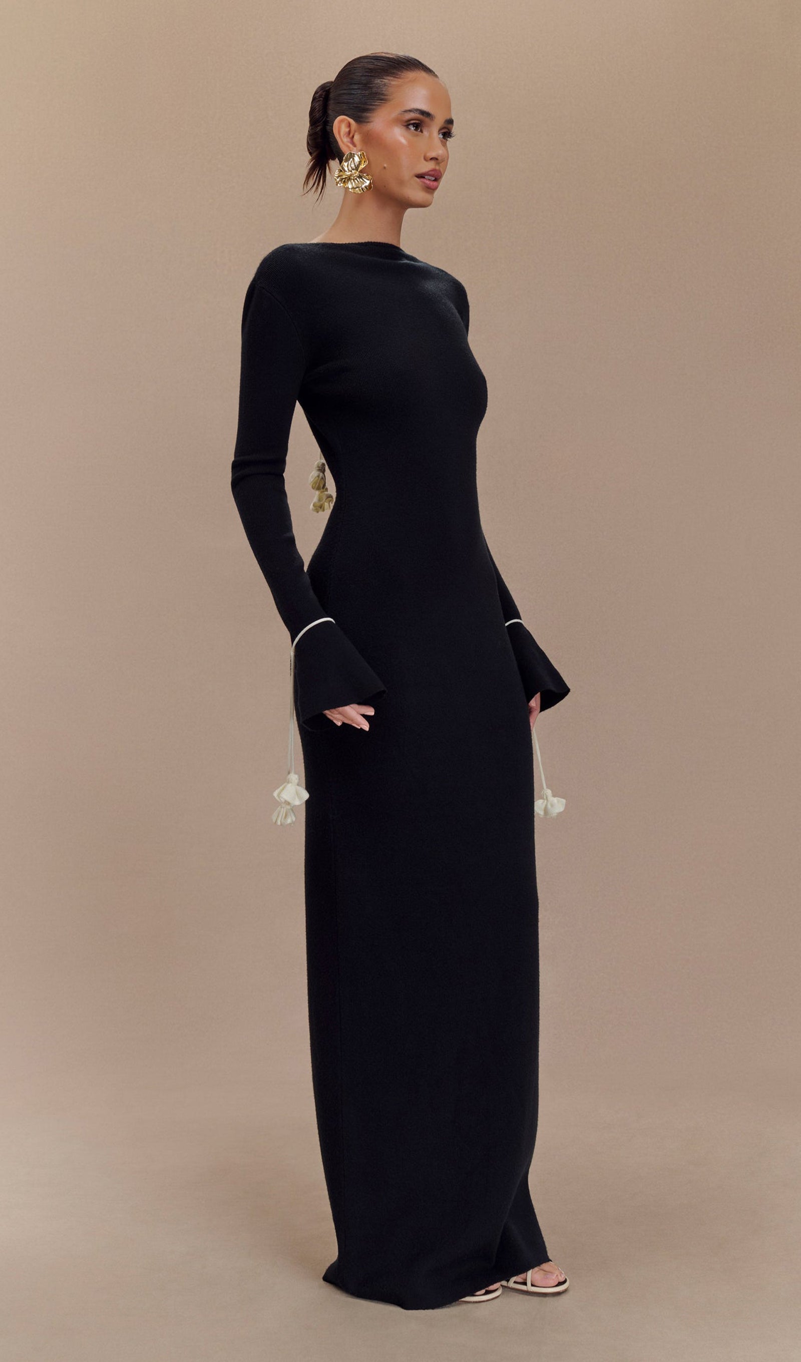 Çiçekli Bağcıklı Örgü Maksi Elbise