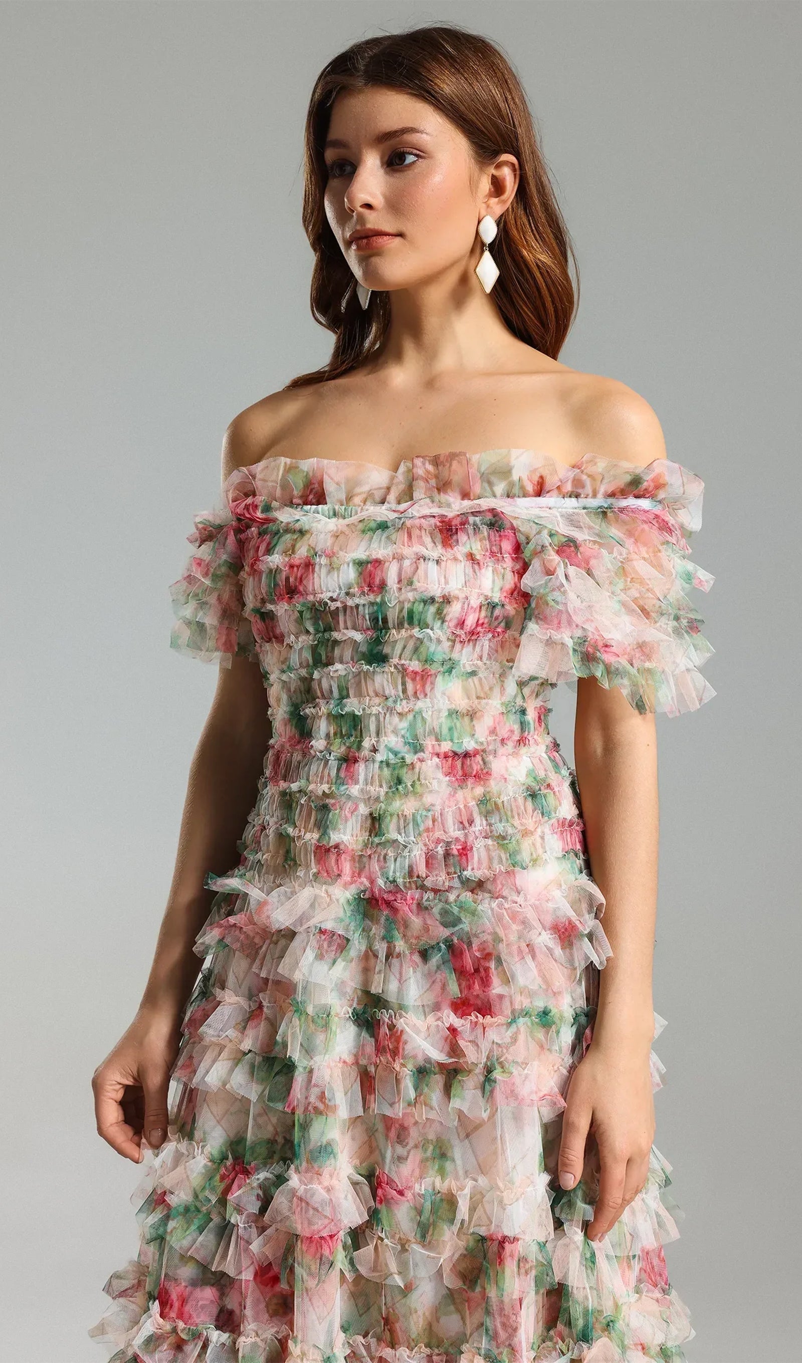 Kapalı Omuz Çiçekli Fırfırlı Örgü Maksi Elbise