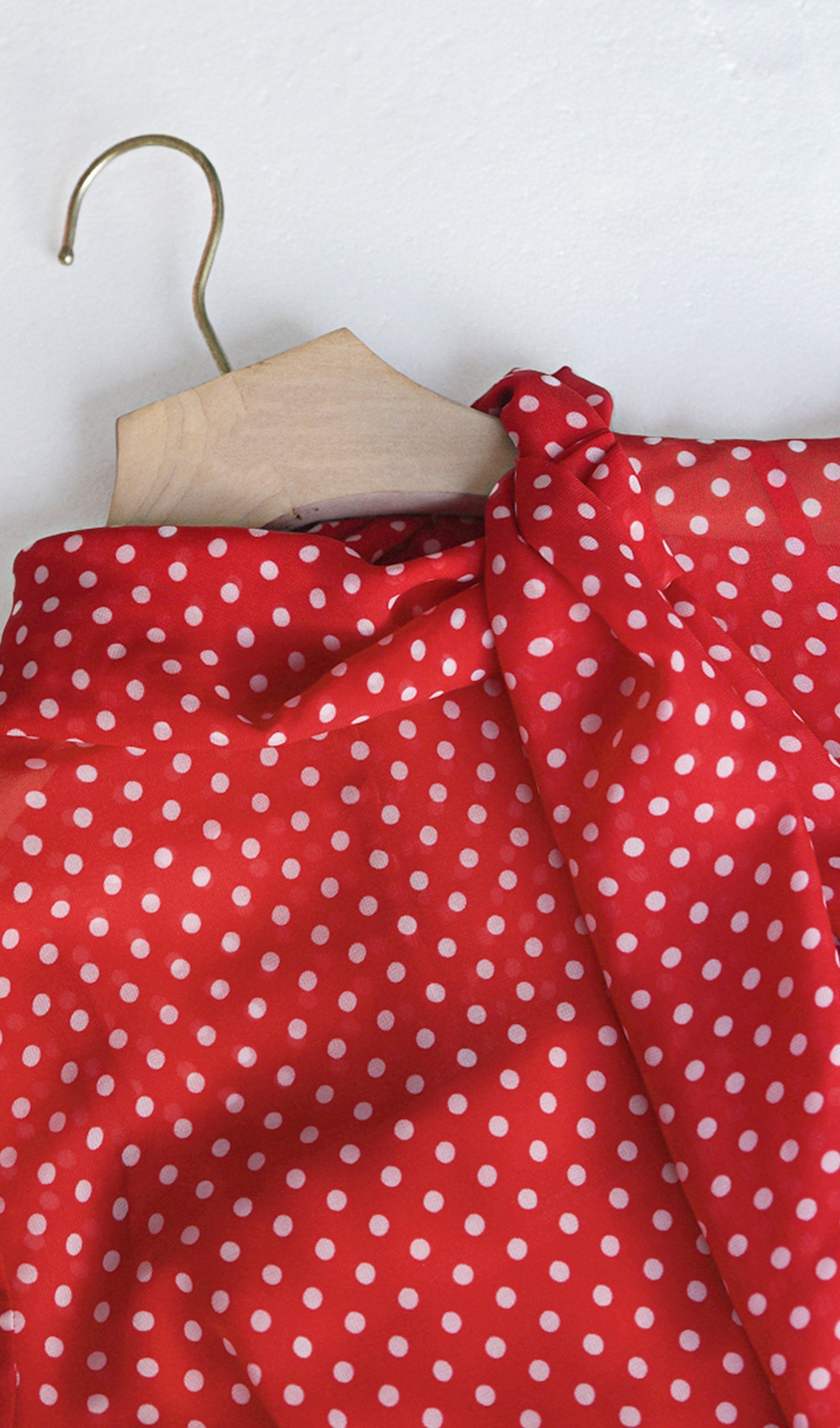 Vintage Görünümlü Puantiyeli Fırfırlı Maksi Elbise Kırmızı