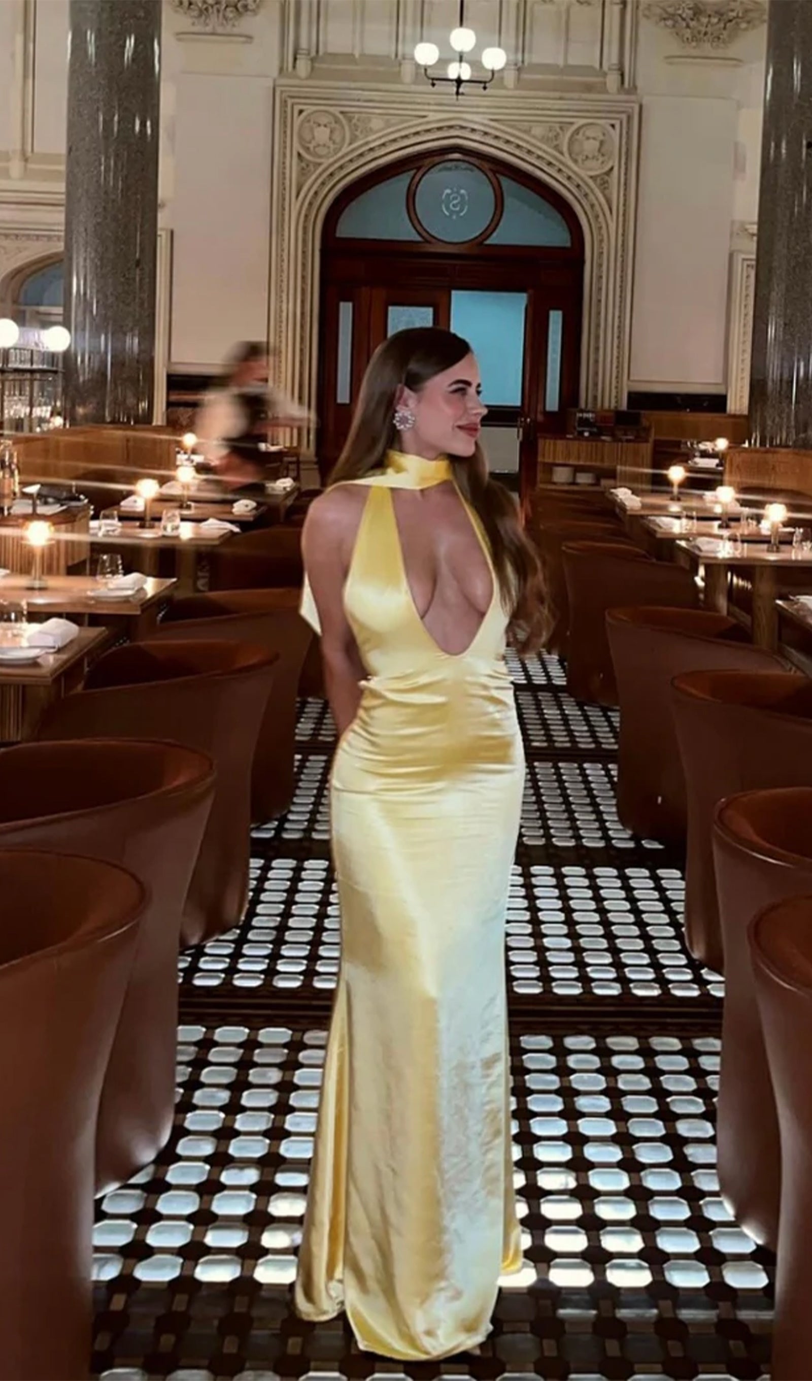 Derin V Yaka Saten Maksi Elbise