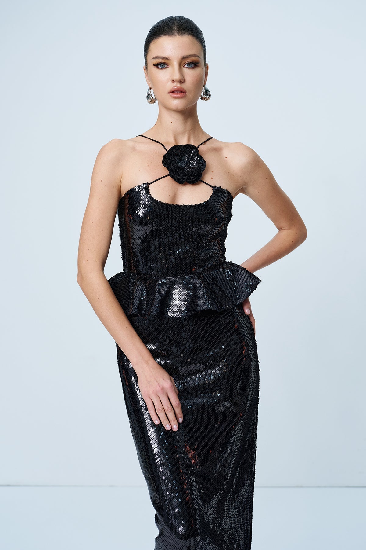 Ambar Pullu Çiçek Fırfırlı Maksi Elbise