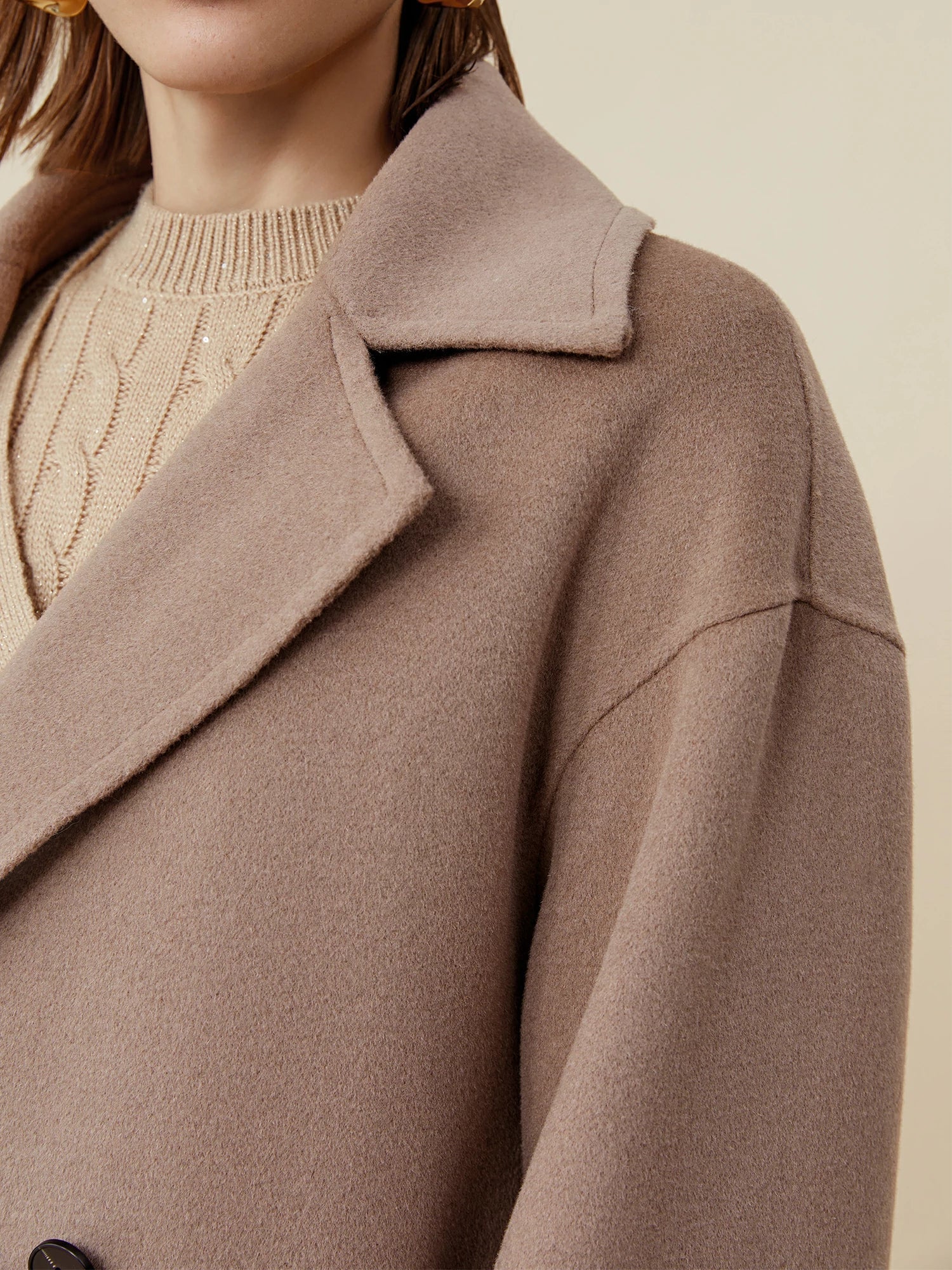 Yün Çentikli Yaka Uzun Kollu Kaban