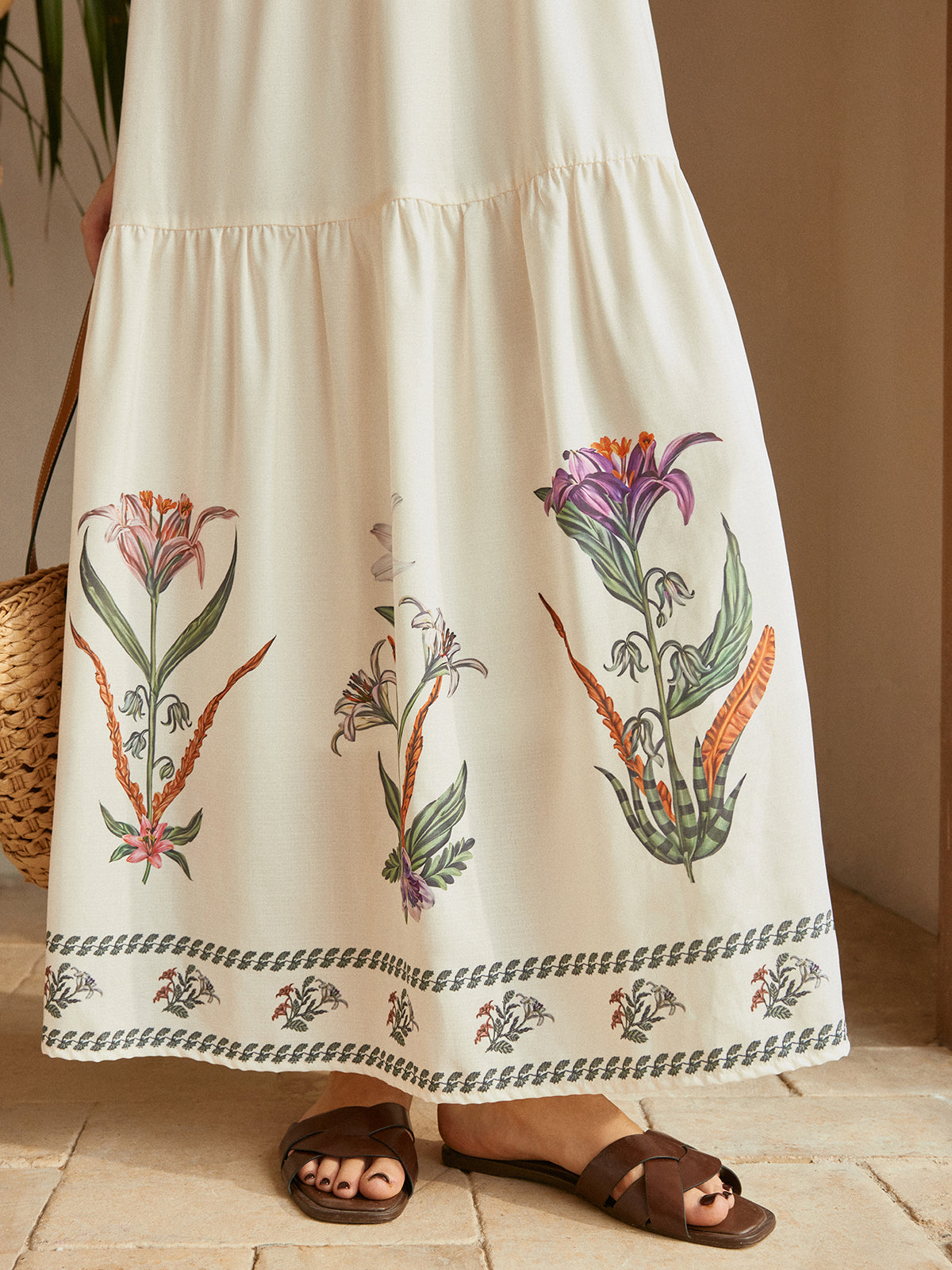 Sırt Dekolteli Pileli Çiçekli Maxi Elbise