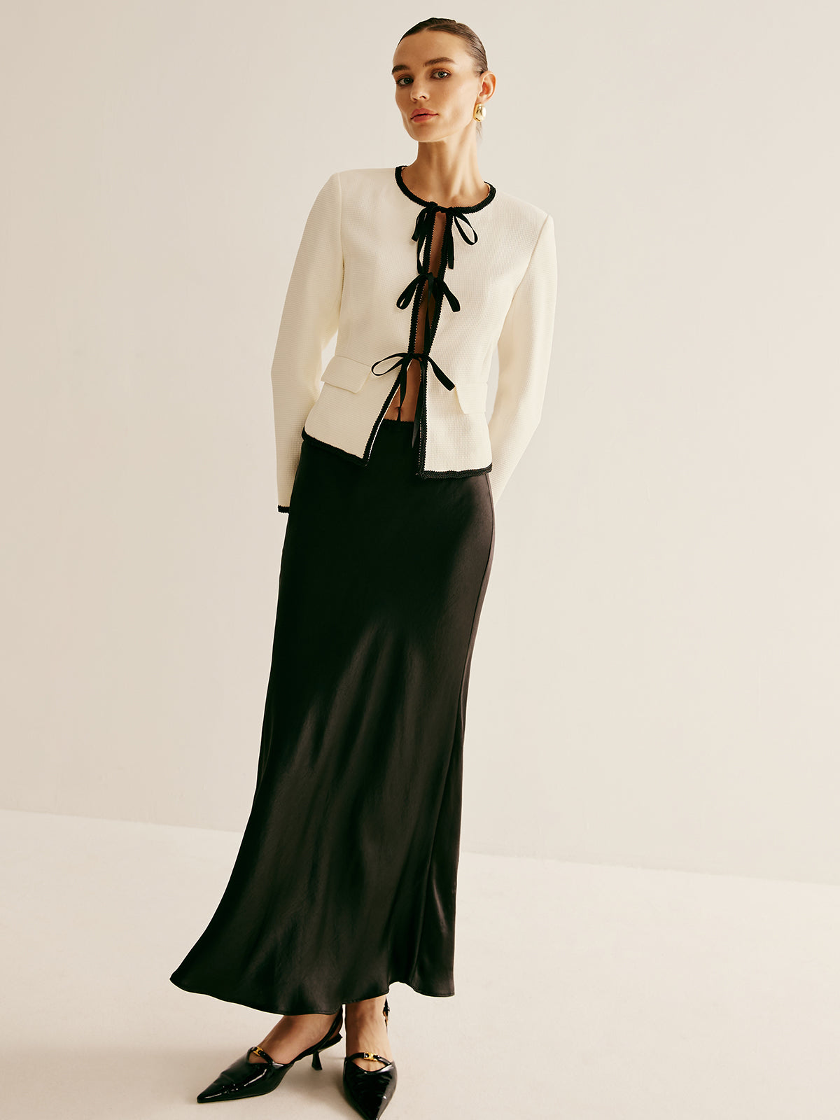 Süslü Ön Bağcıklı Ceket