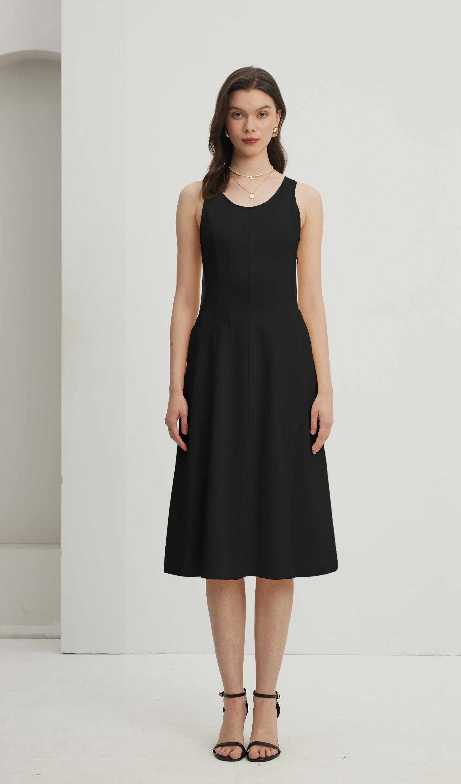 Pileli Yırtmaçlı Midi Elbise