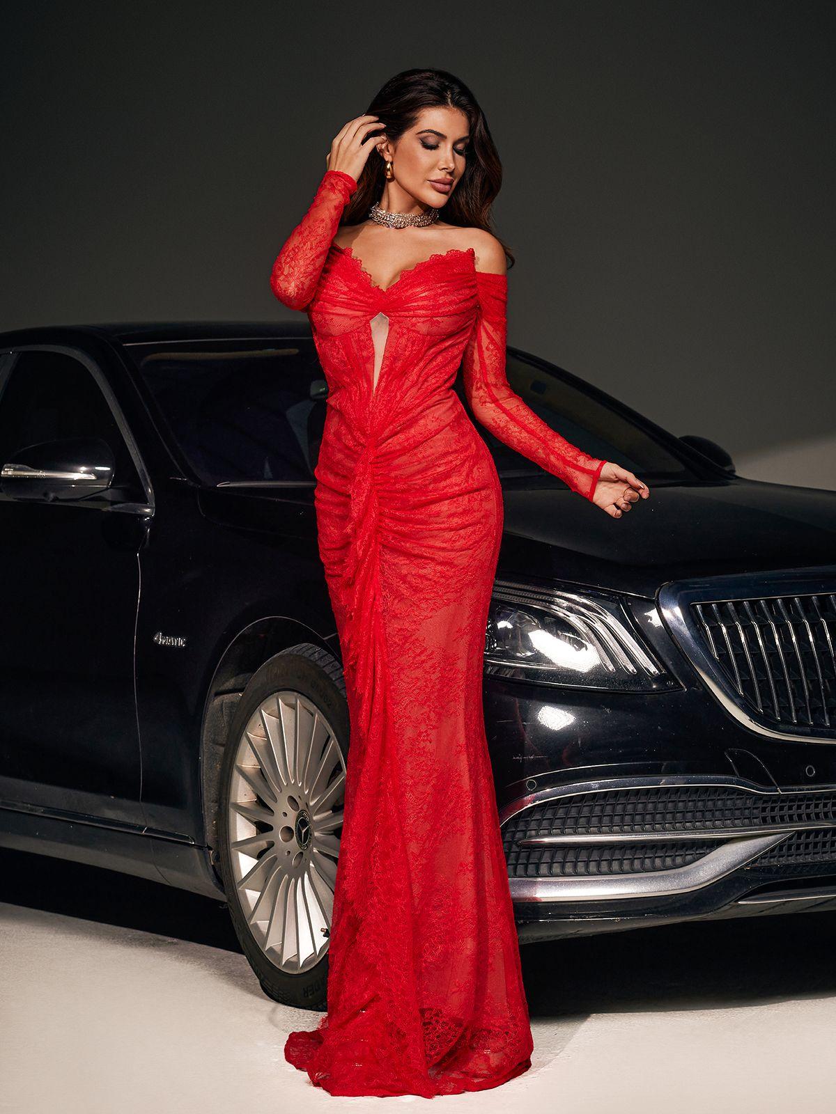 Capella Kapalı Omuz Dantel Balık Etek Maksi Elbise