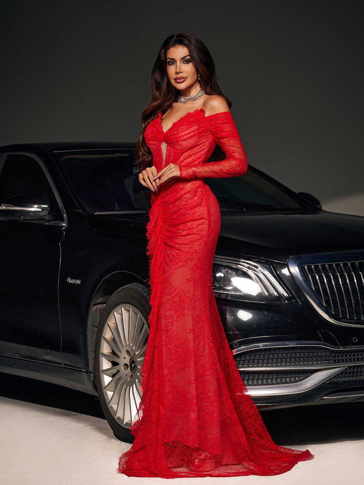 Capella Kapalı Omuz Dantel Balık Etek Maksi Elbise