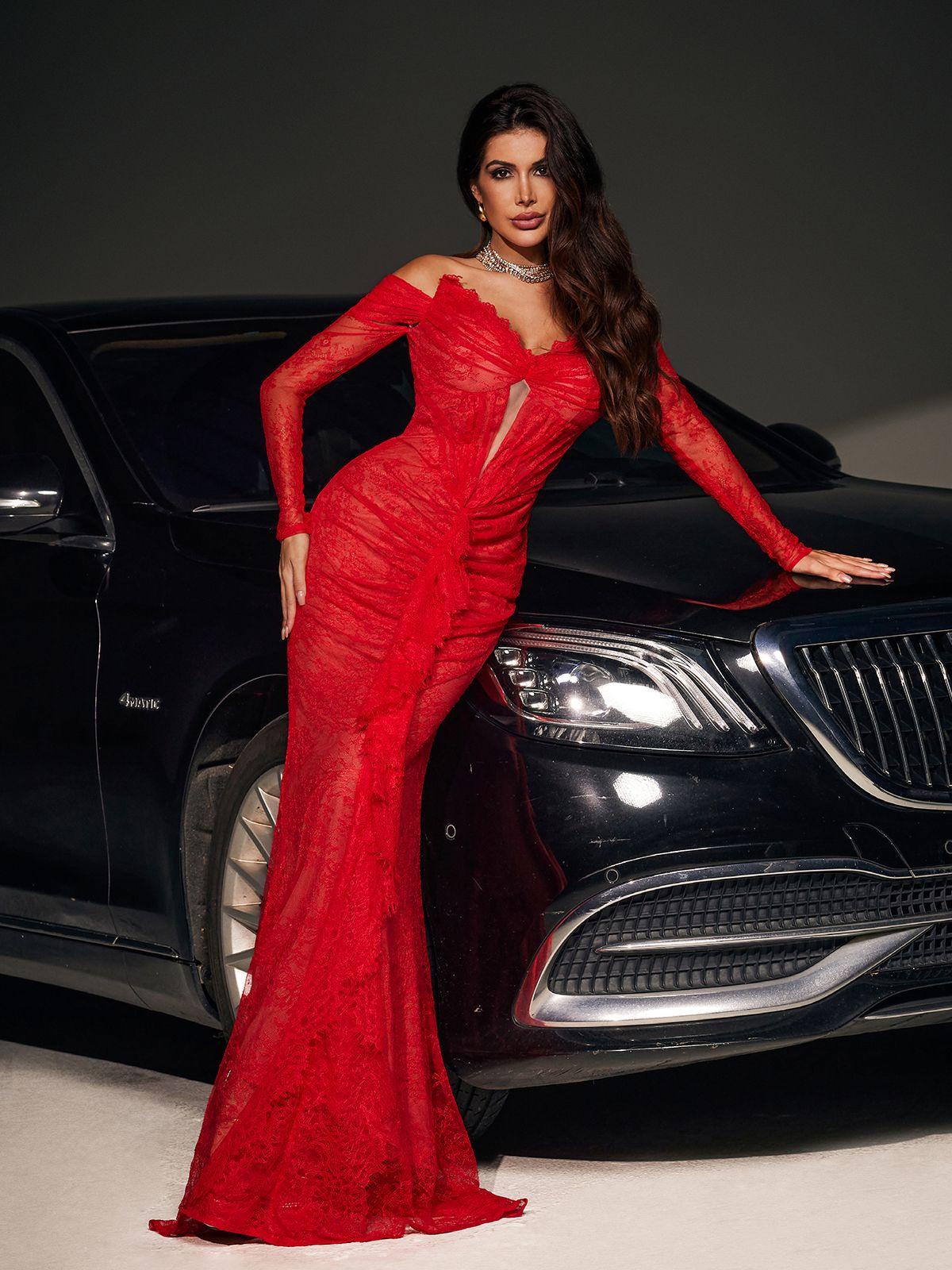 Capella Kapalı Omuz Dantel Balık Etek Maksi Elbise