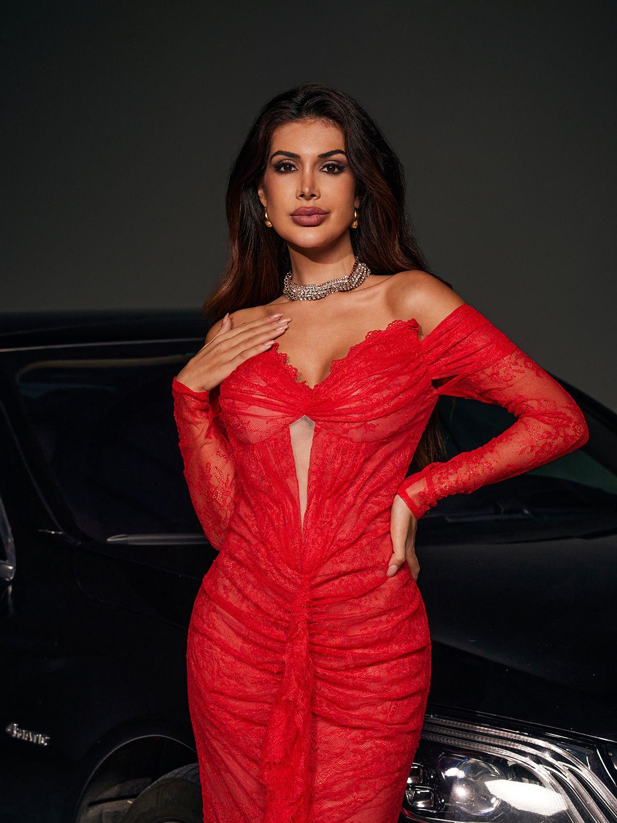 Capella Kapalı Omuz Dantel Balık Etek Maksi Elbise