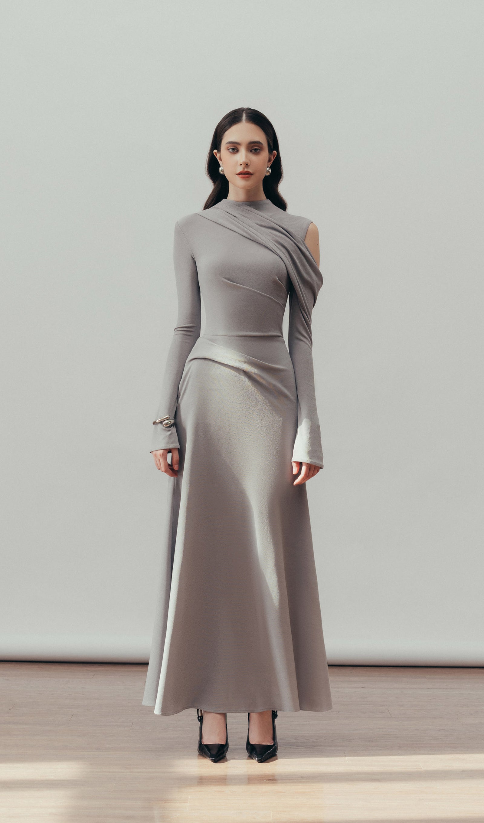 Düz Kesimli Dökümlü Maksi Elbise