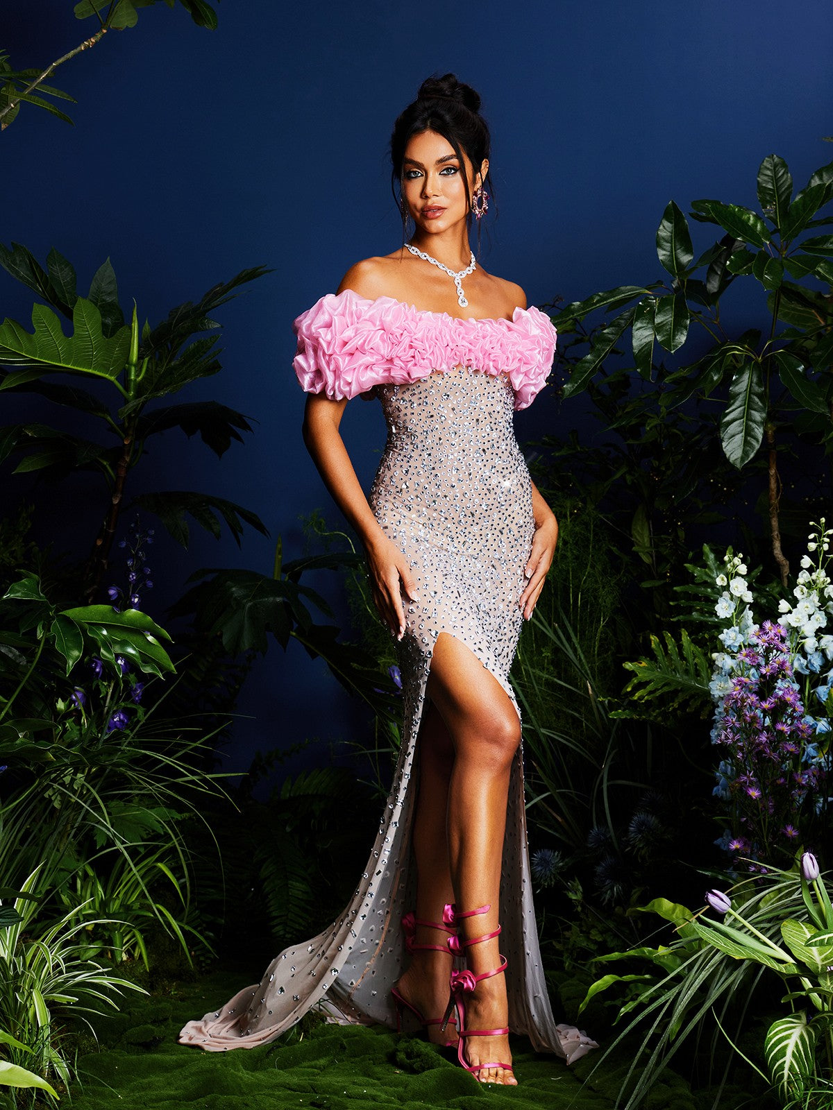 Janiela Straplez Rhinestone Yırtmaçlı Maksi Elbise