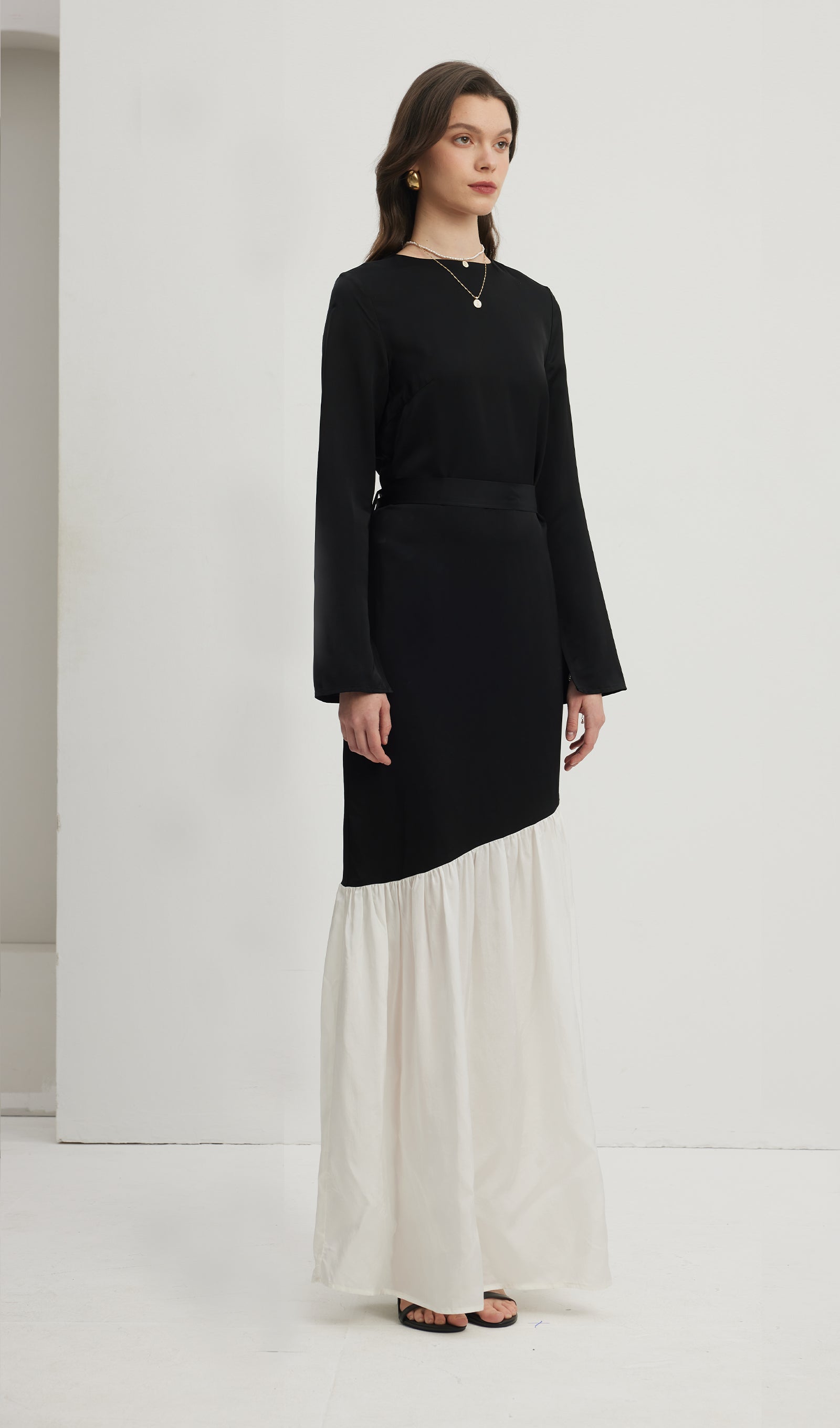 Asimetrik Siyah/Beyaz Colorblock Maksi Elbise