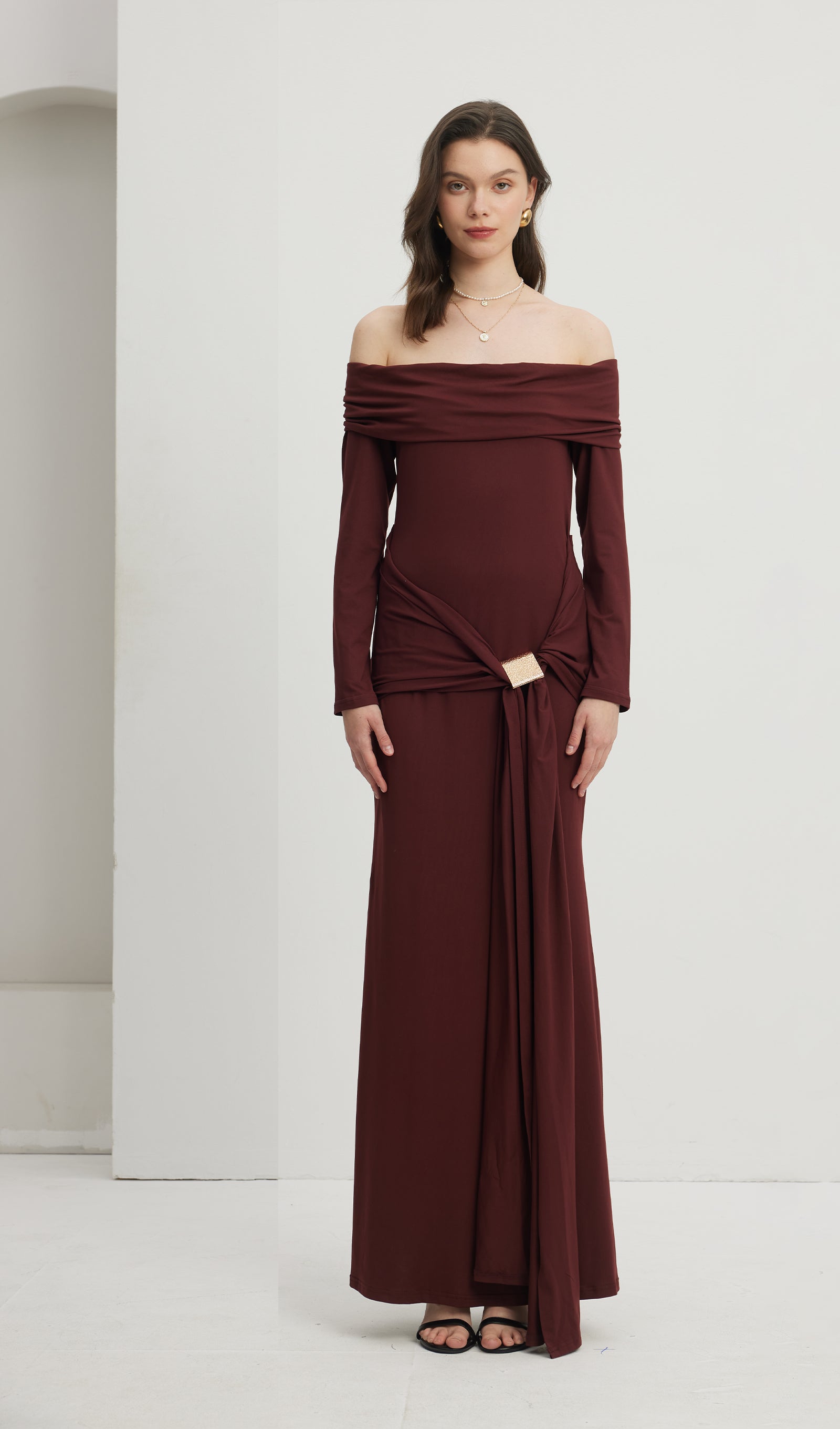 Kapalı Omuz Fırfırlı Maksi Elbise Kırmızımsı Kahverengi