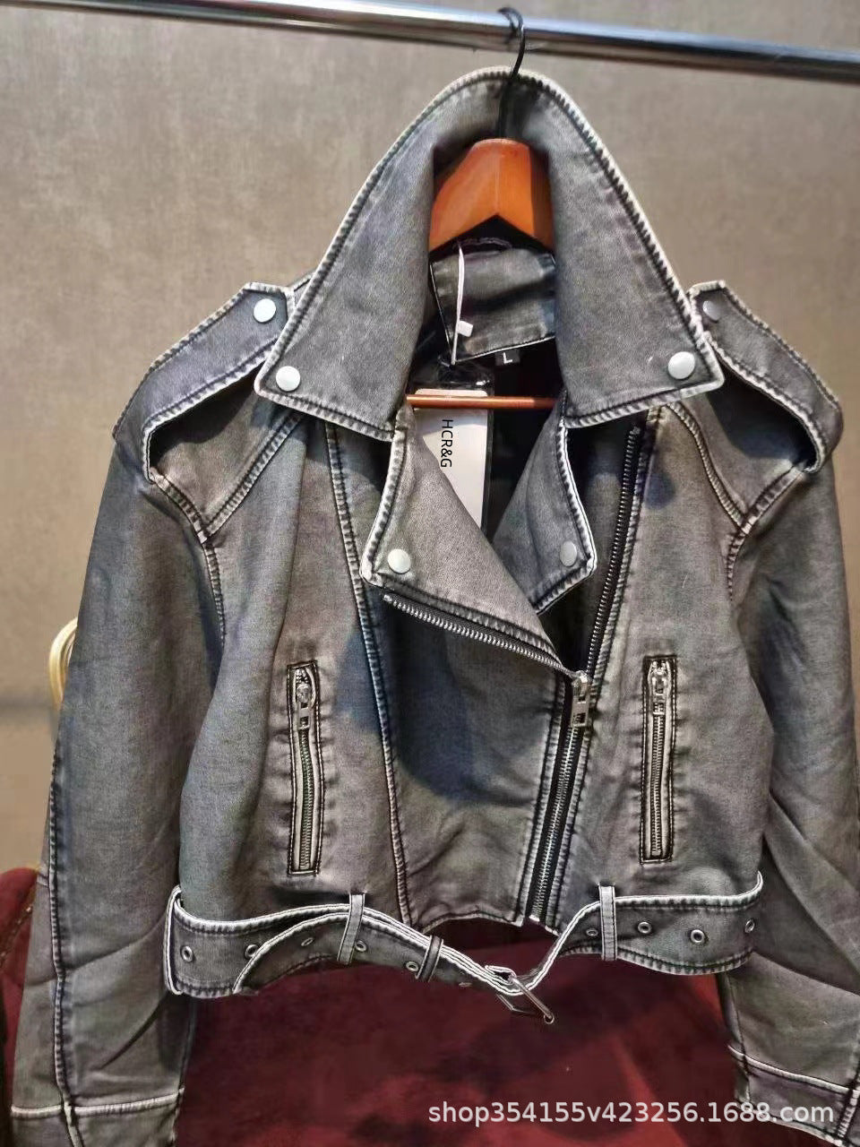 Kemer Detaylı Deri Görünümlü Ceket