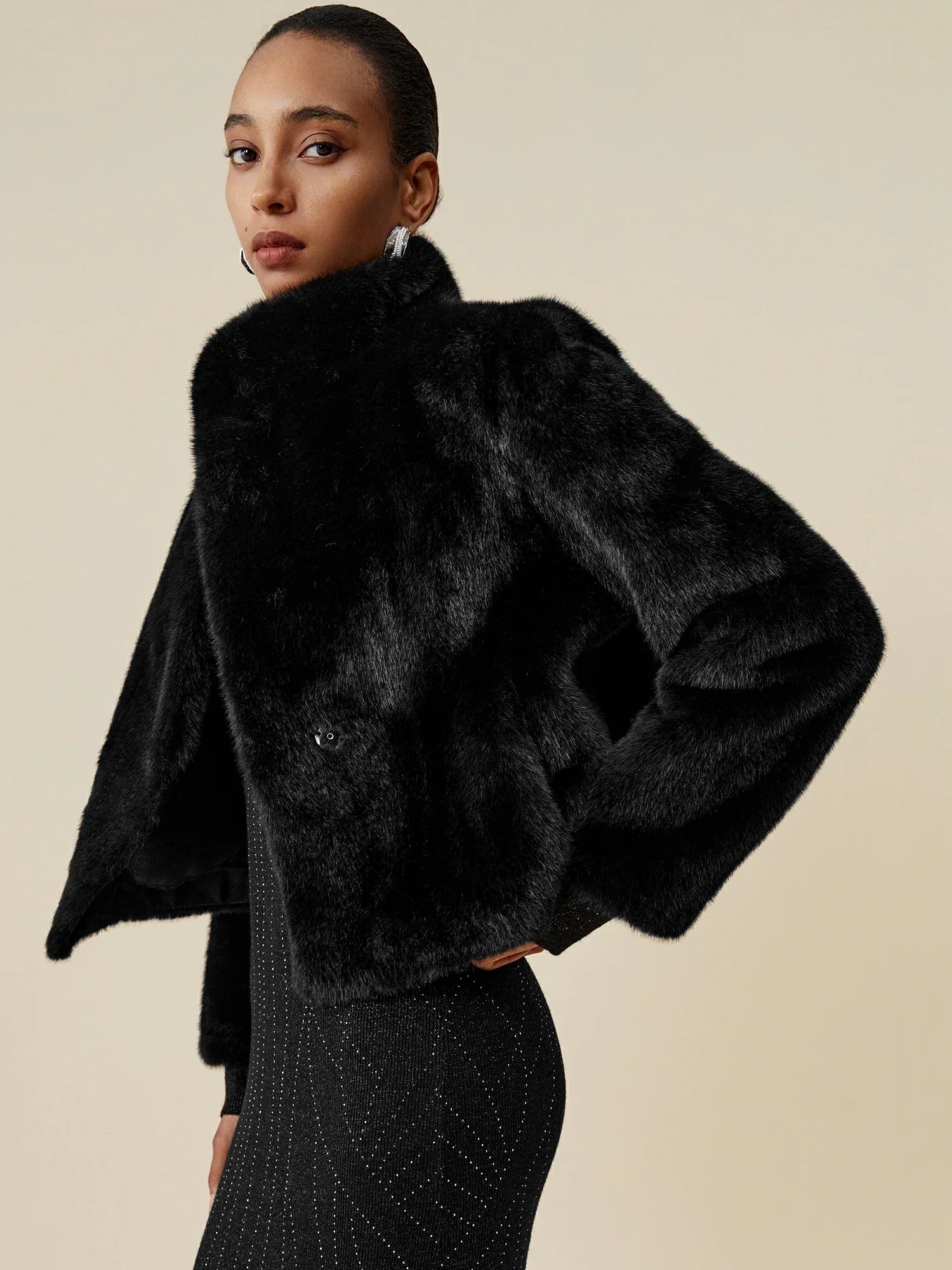 Kadın Yaka Çevre Dostu Kürk Kısa Kaban