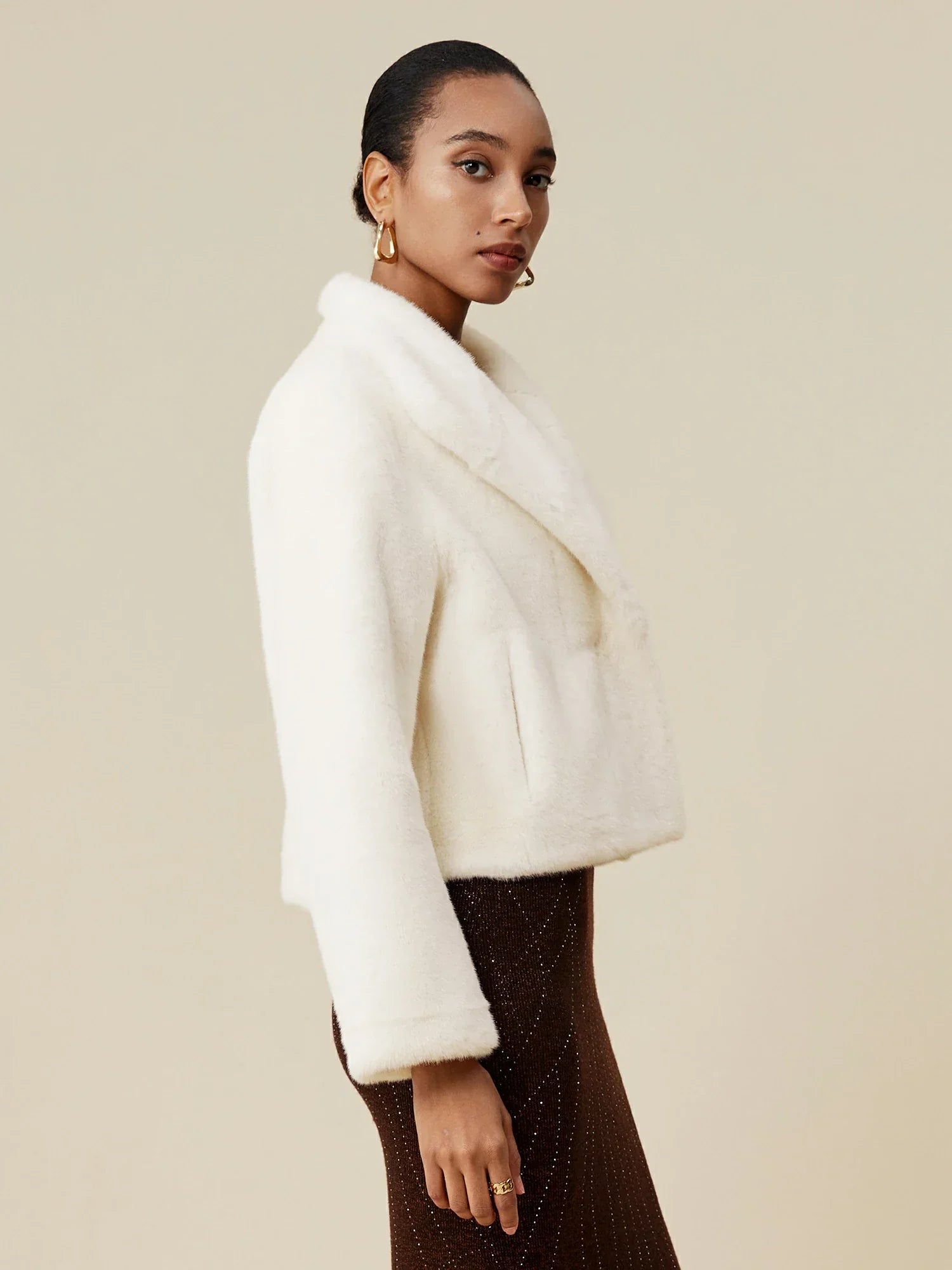 Kadın Yaka Çevre Dostu Kürk Kısa Kaban