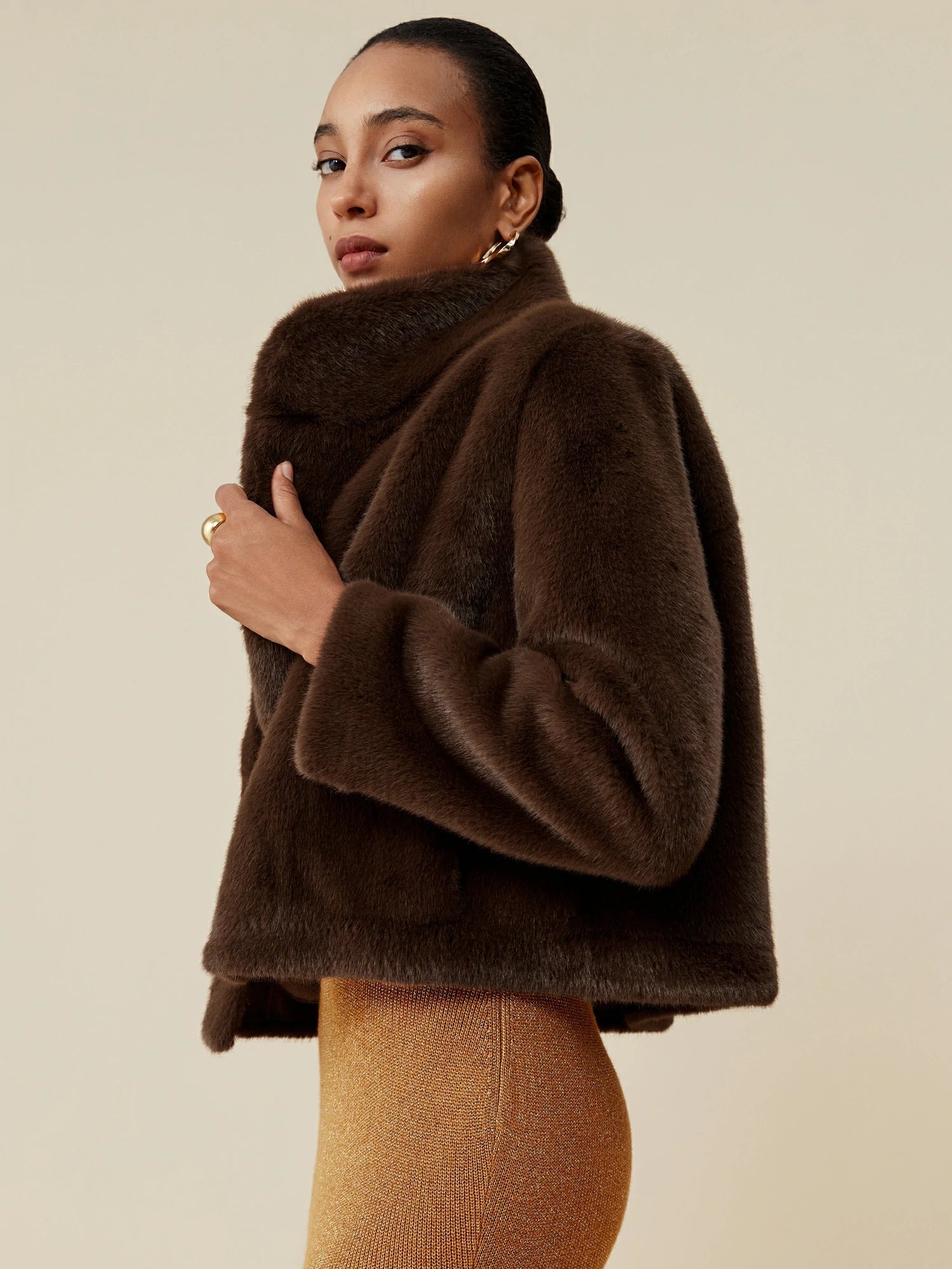 Kadın Yaka Çevre Dostu Kürk Kısa Kaban